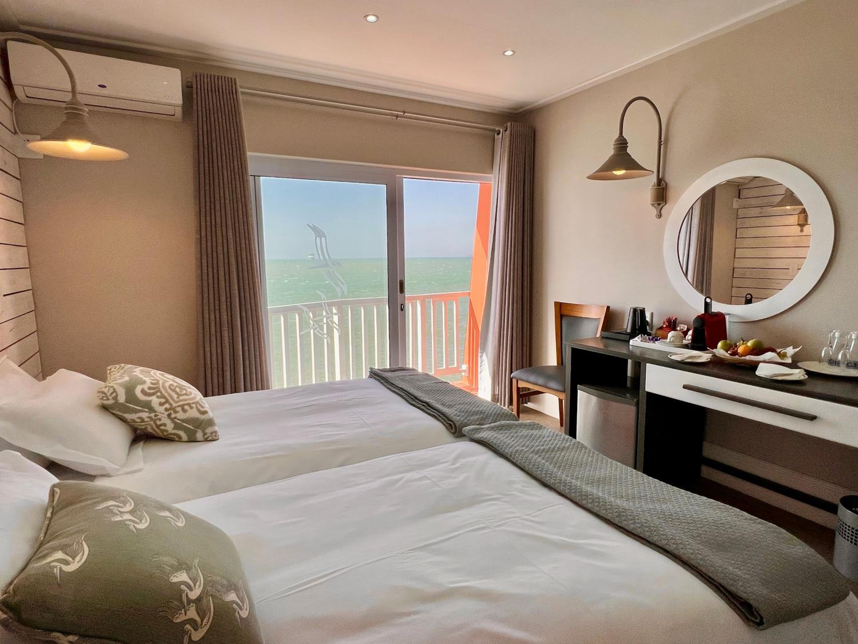 Deluxe Twin Room with Sea View photo 2