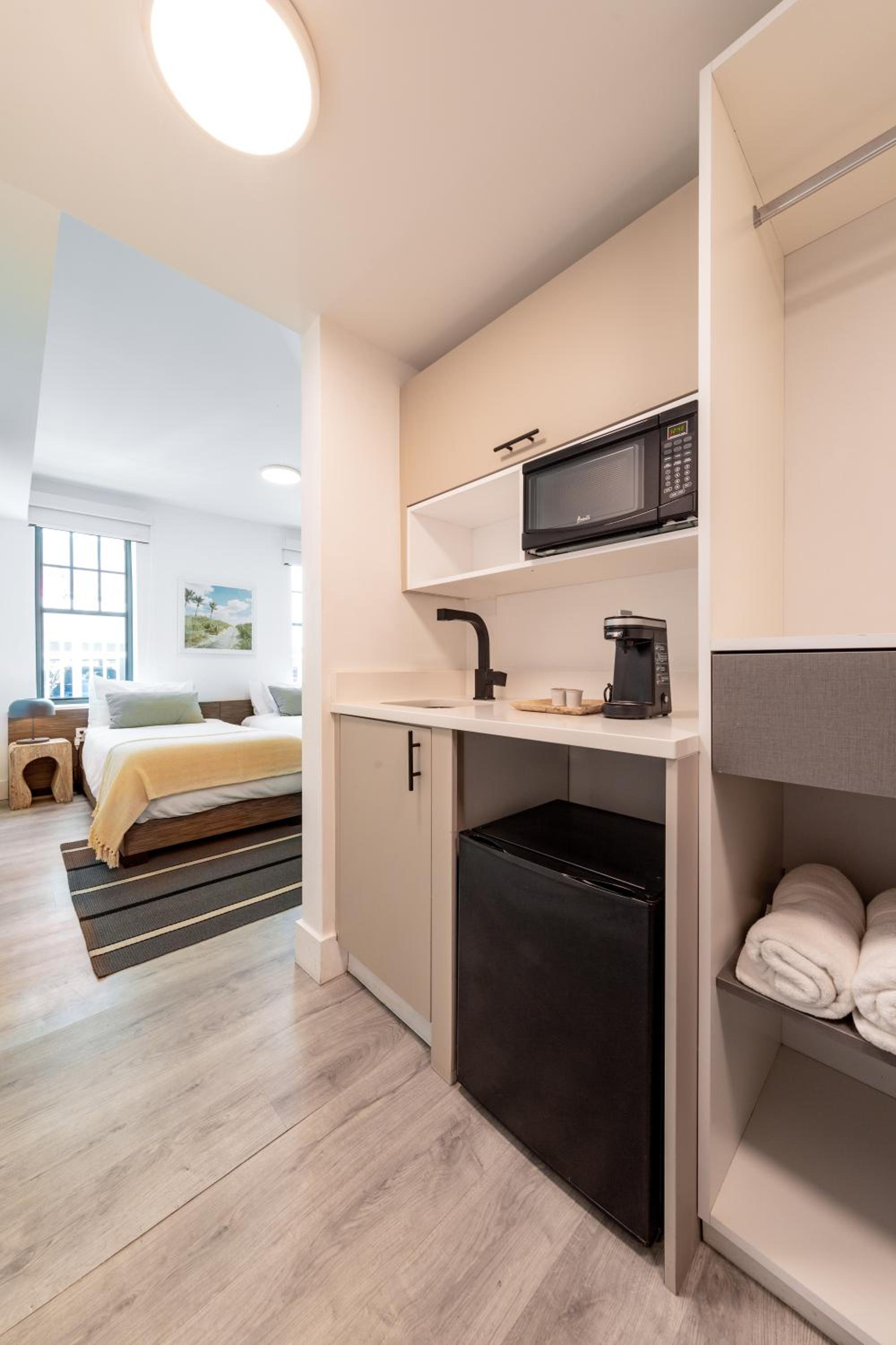 Twin Room thumbnail 5