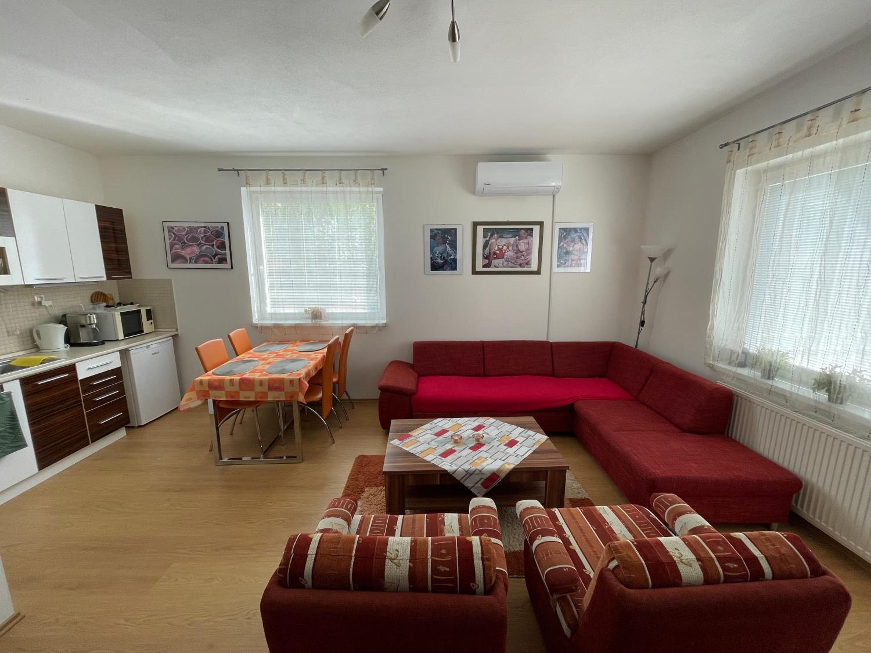 One-Bedroom Apartment photo 1