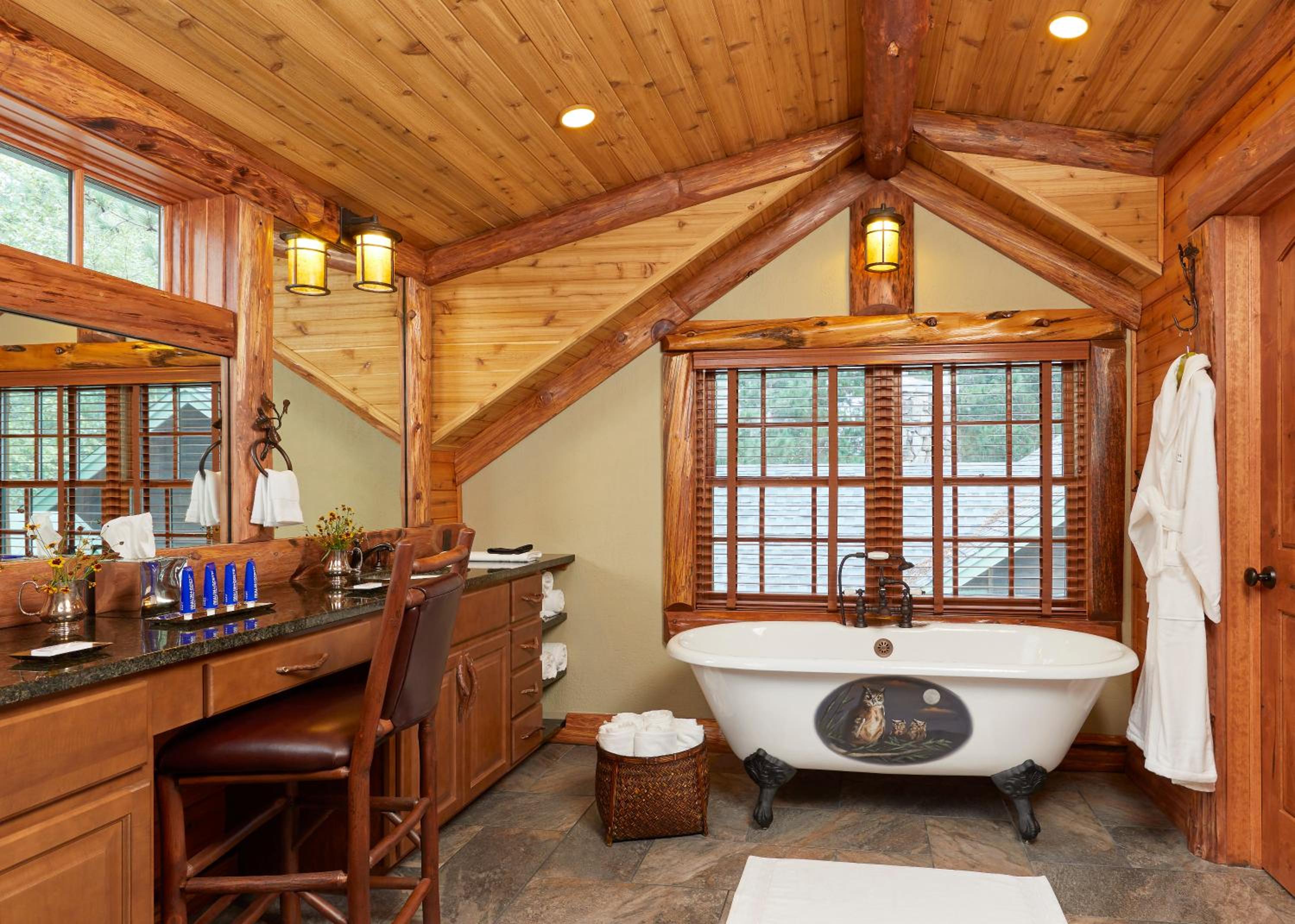Longview 4 Bedroom Cabin photo 3