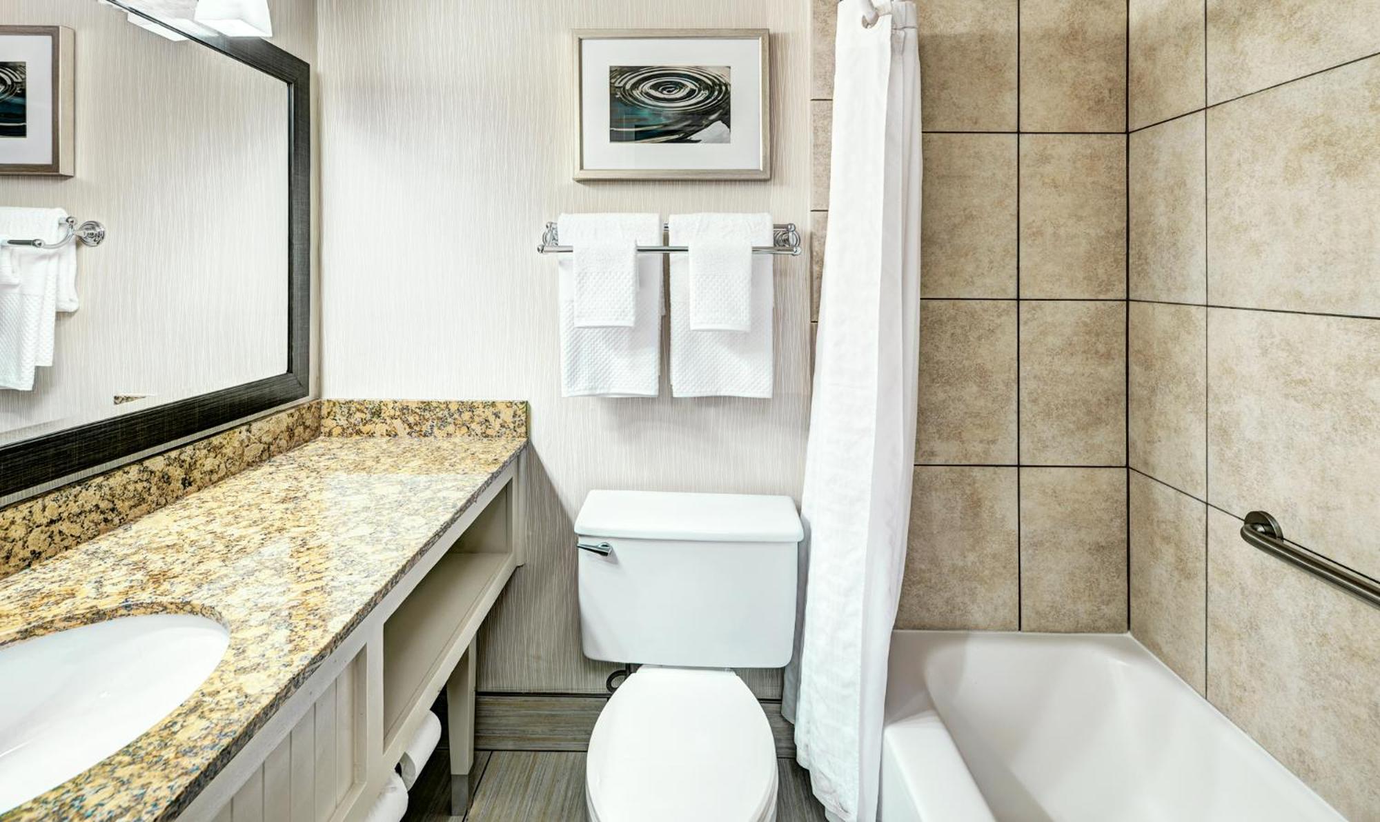 Queen Room - Hearing Accessible - Photo 3