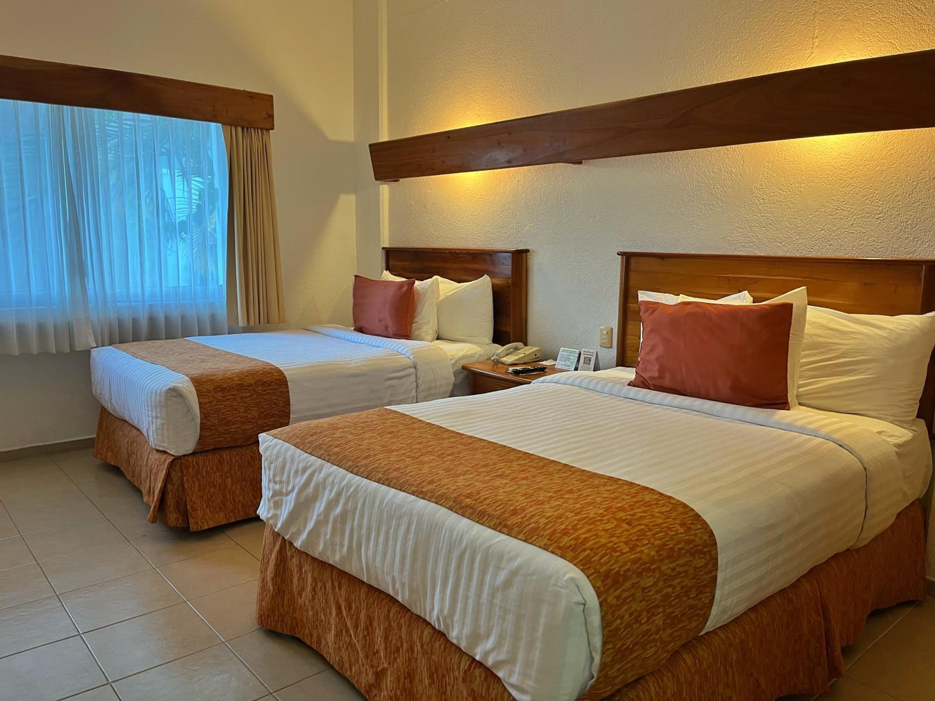 Double Room with Two Double Beds - Photo 3
