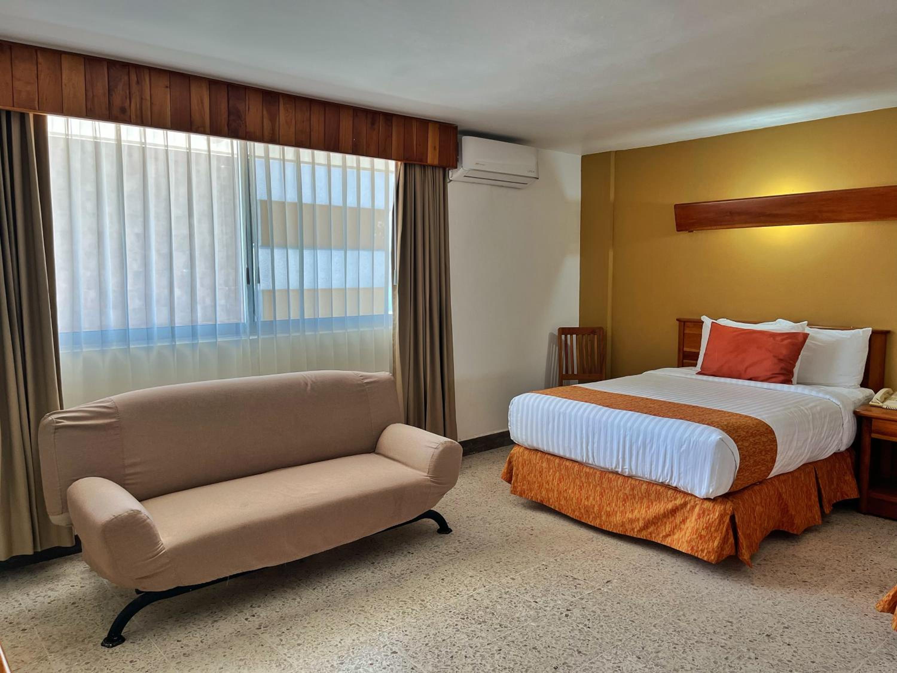 Double Room with Two Double Beds - Photo 7