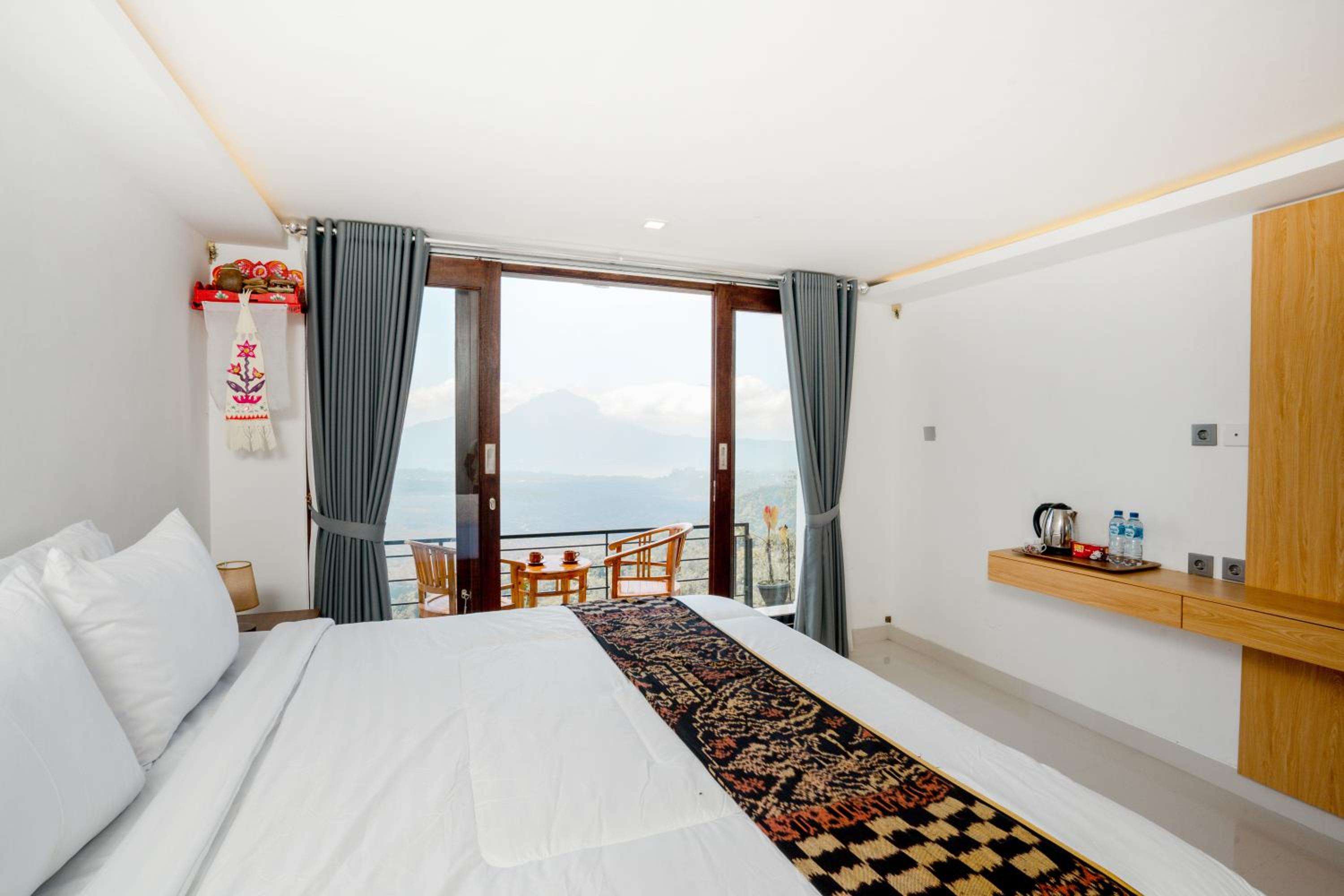 Suite with Mountain View photo 3