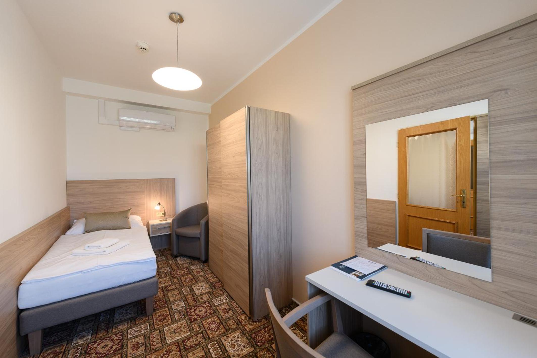 Deluxe Triple Room photo 2