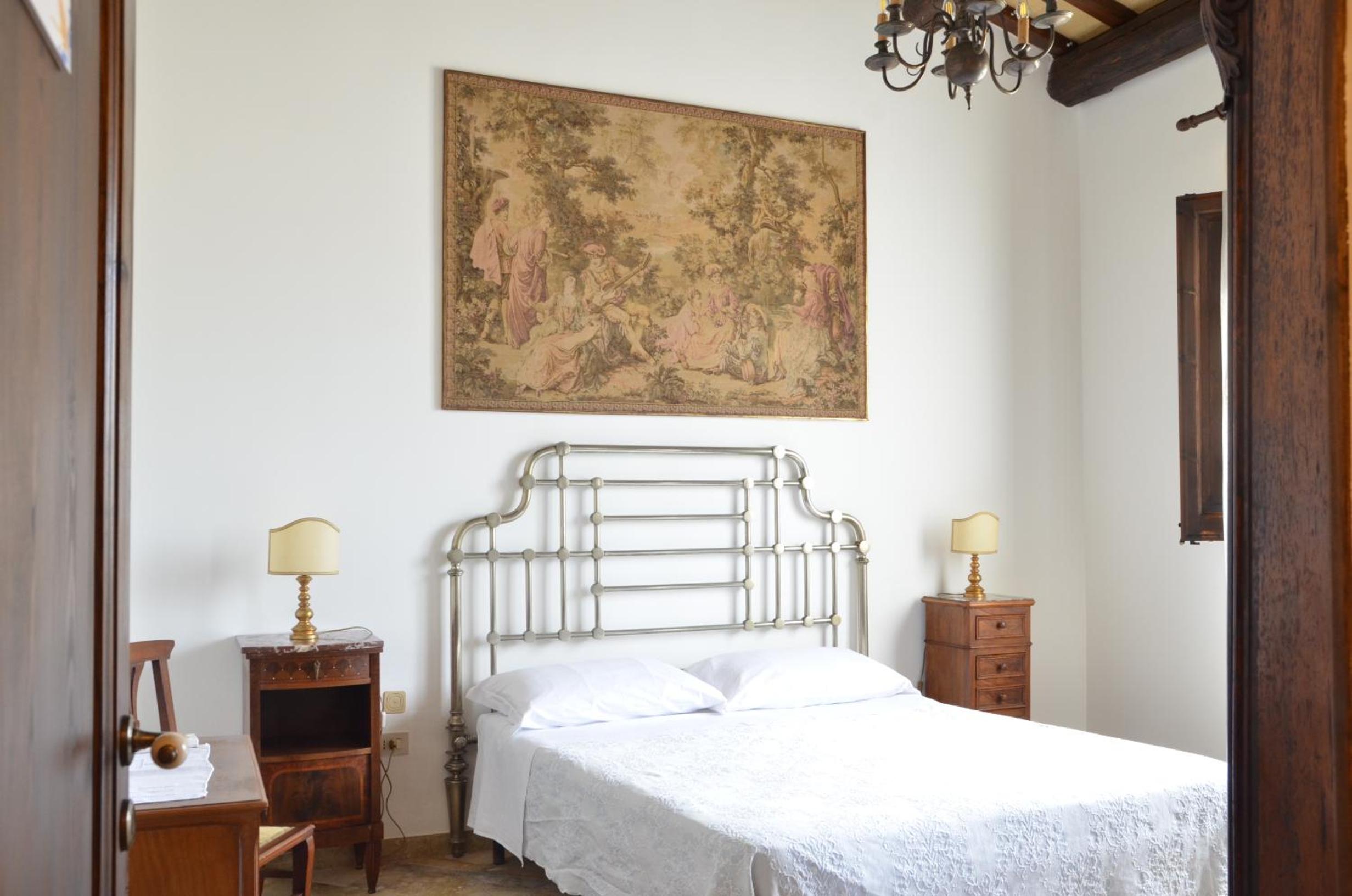 Large Double Room photo 2