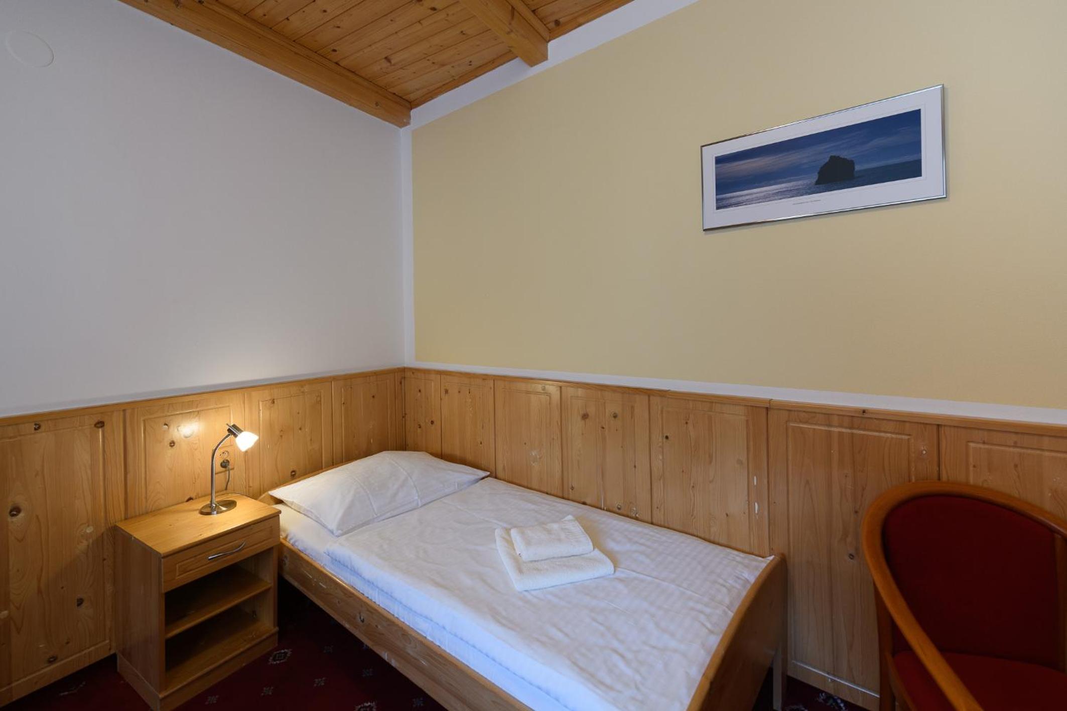Standard Single Room with Shower photo 2