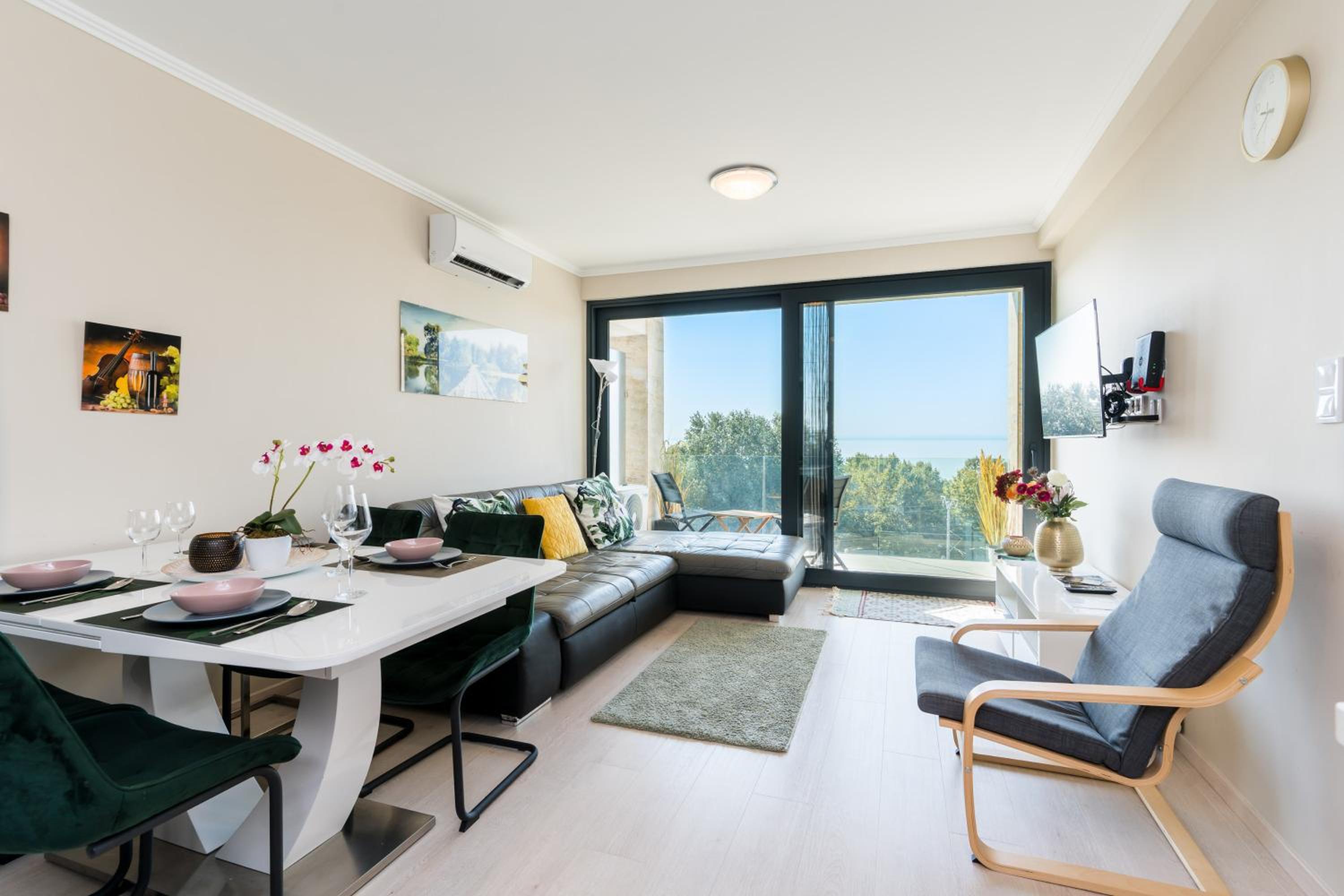 Apartment with Lake View photo 1