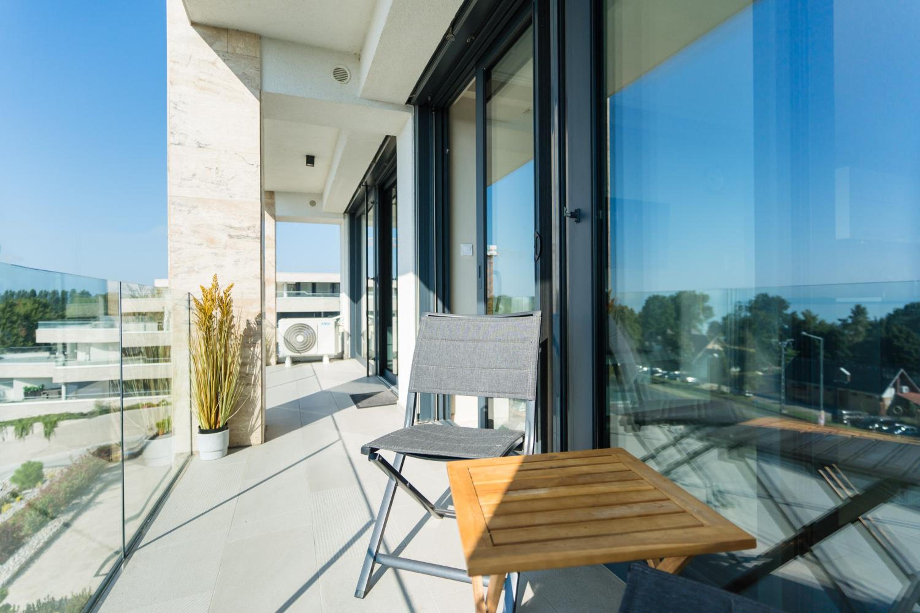 Apartment with Lake View photo 2
