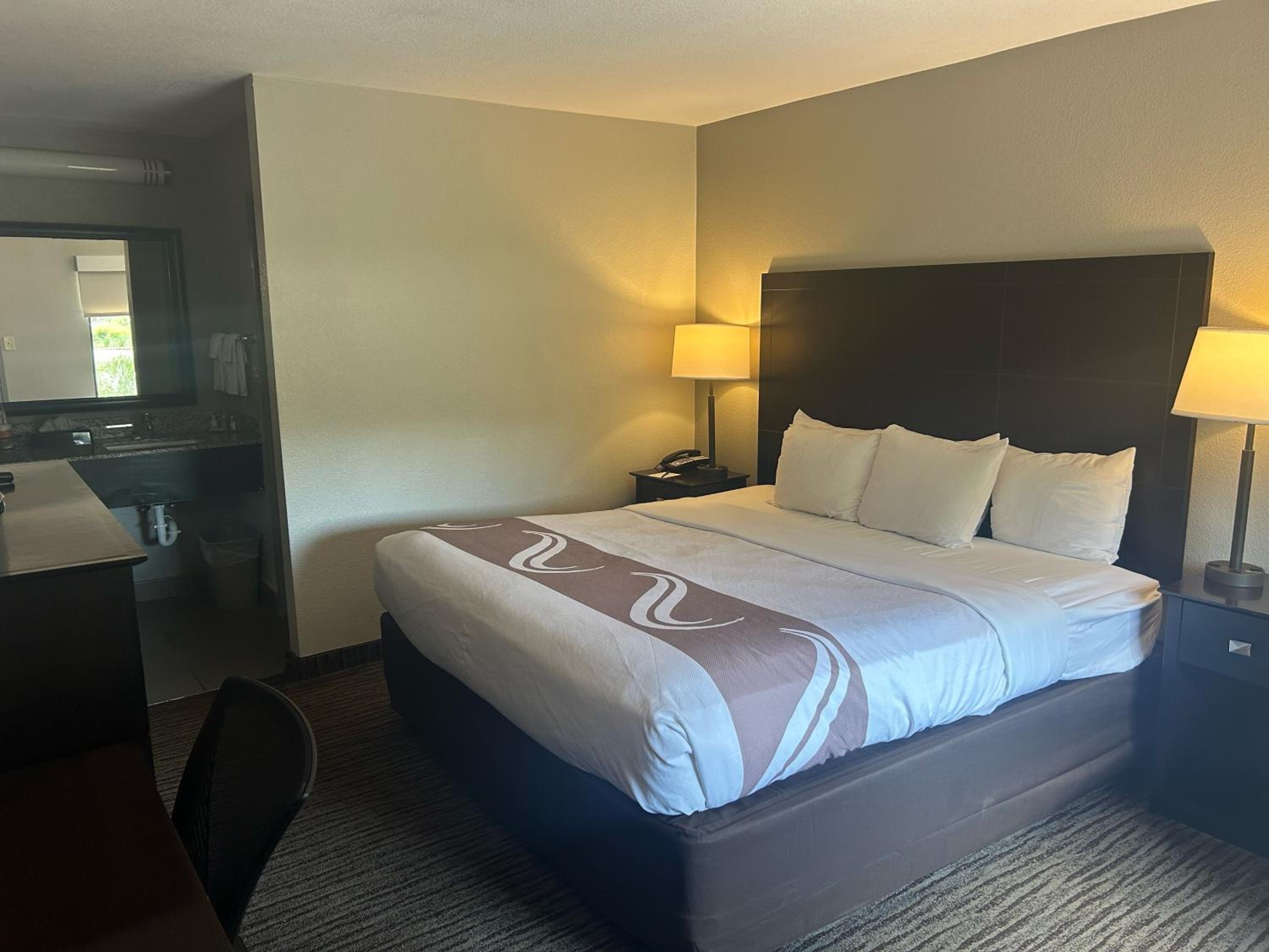 King Room - Non-Smoking - Photo 2