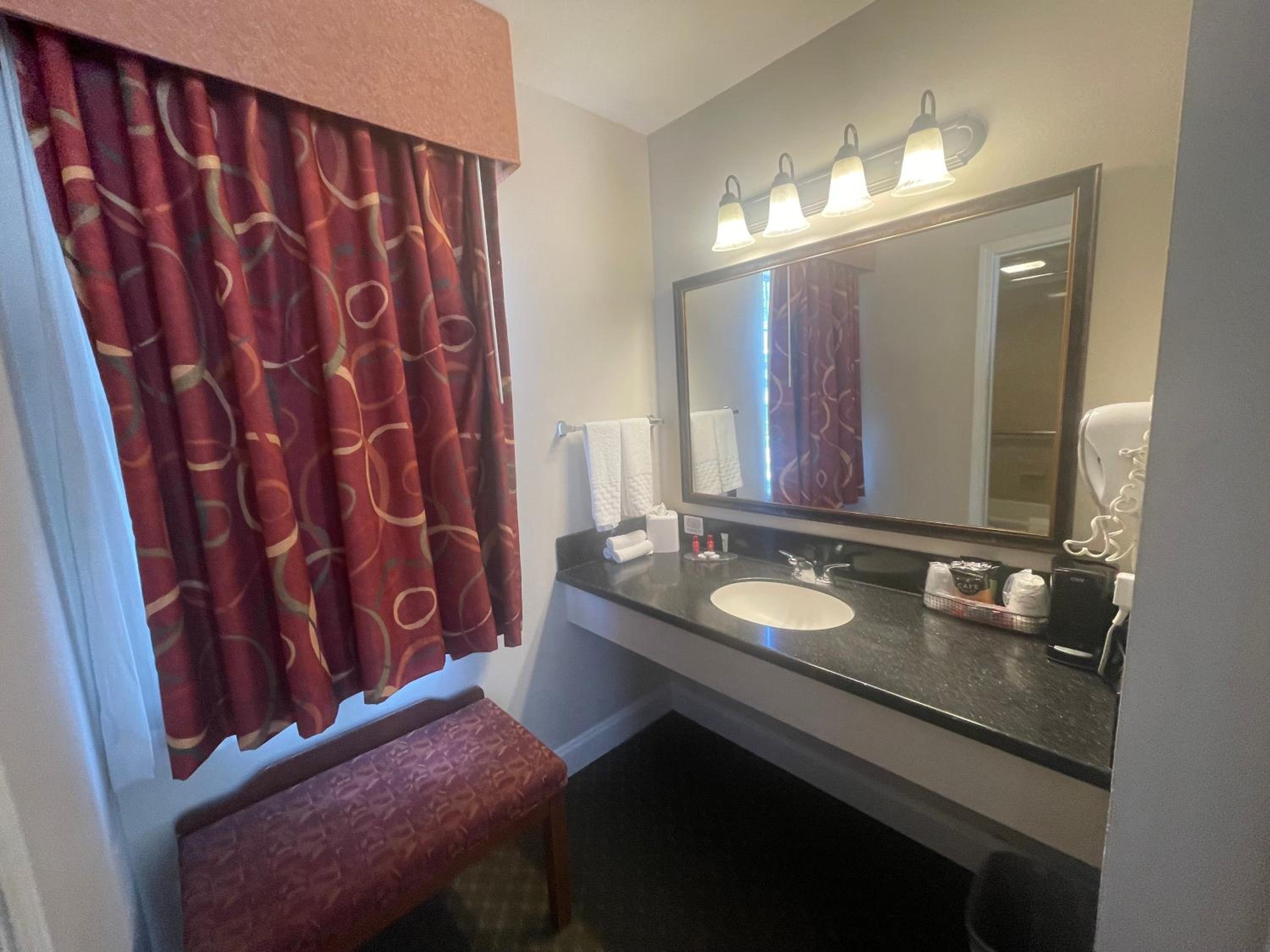 Queen Room photo 3