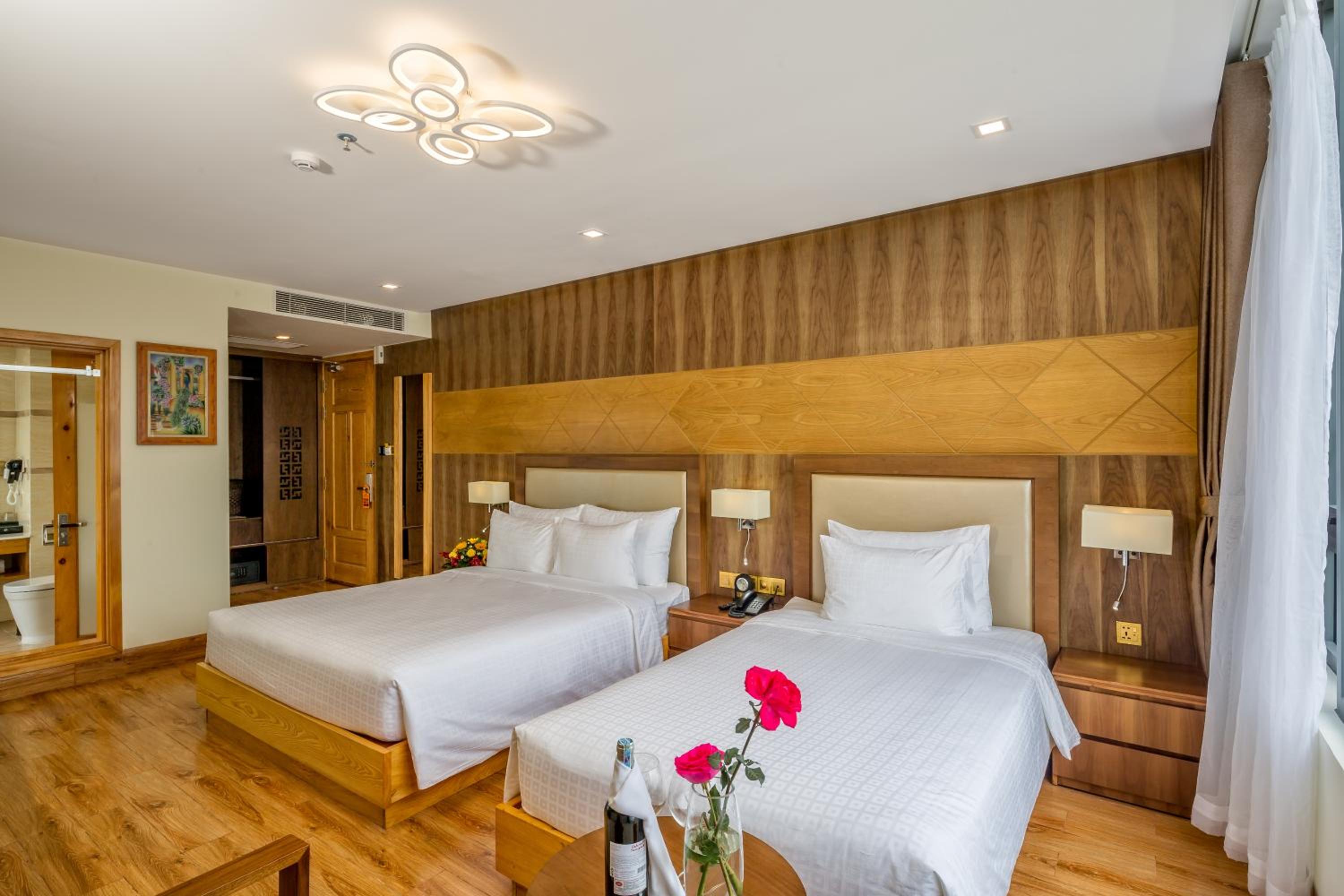 Deluxe Partial Sea View Triple Room with Bathtub - Complimentary Welcome Fruit photo 2