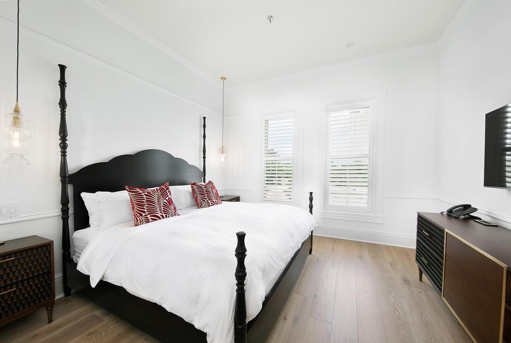 Deluxe King Room - Photo 1