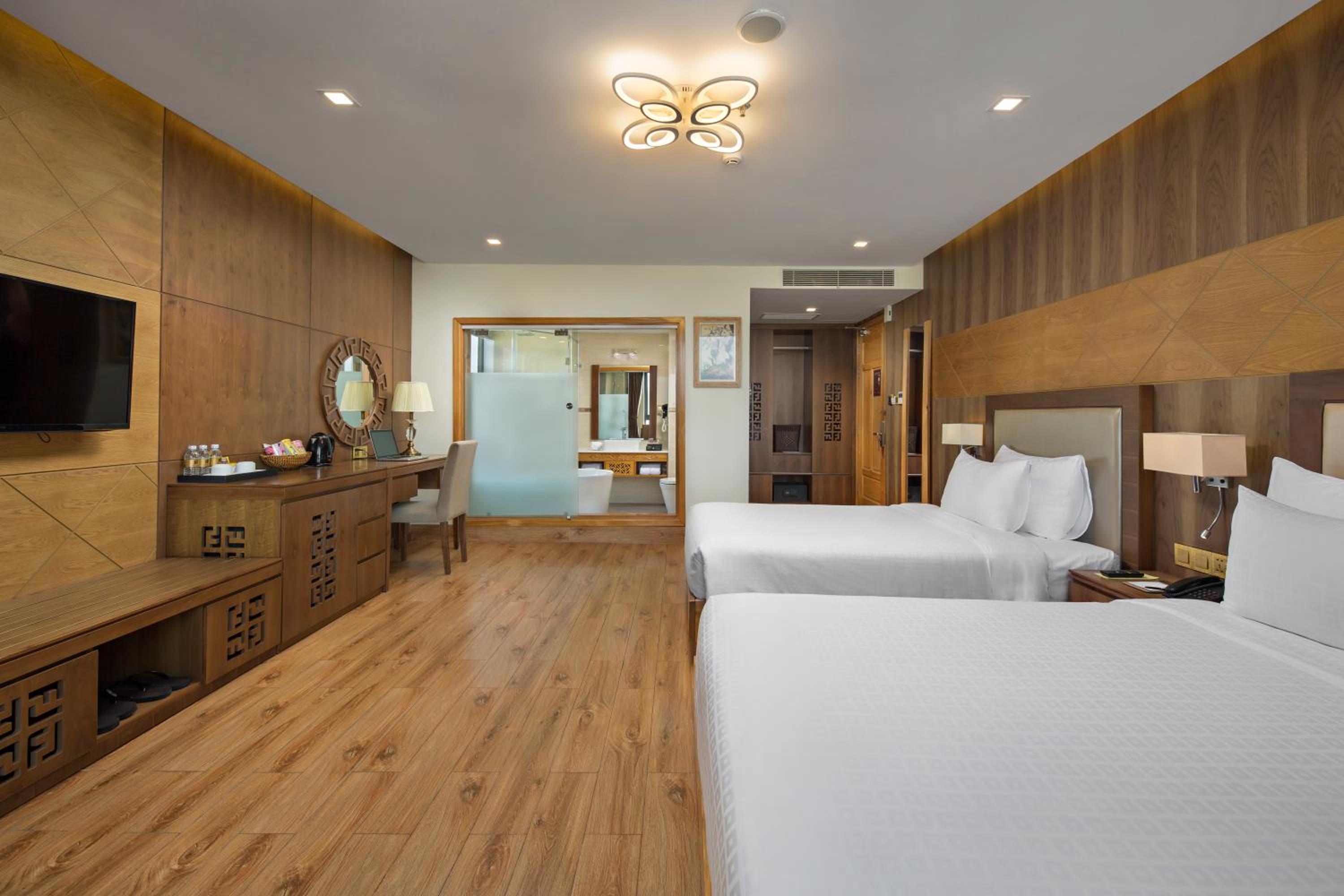 Deluxe Partial Sea View Triple Room with Bathtub - Complimentary Welcome Fruit photo 3
