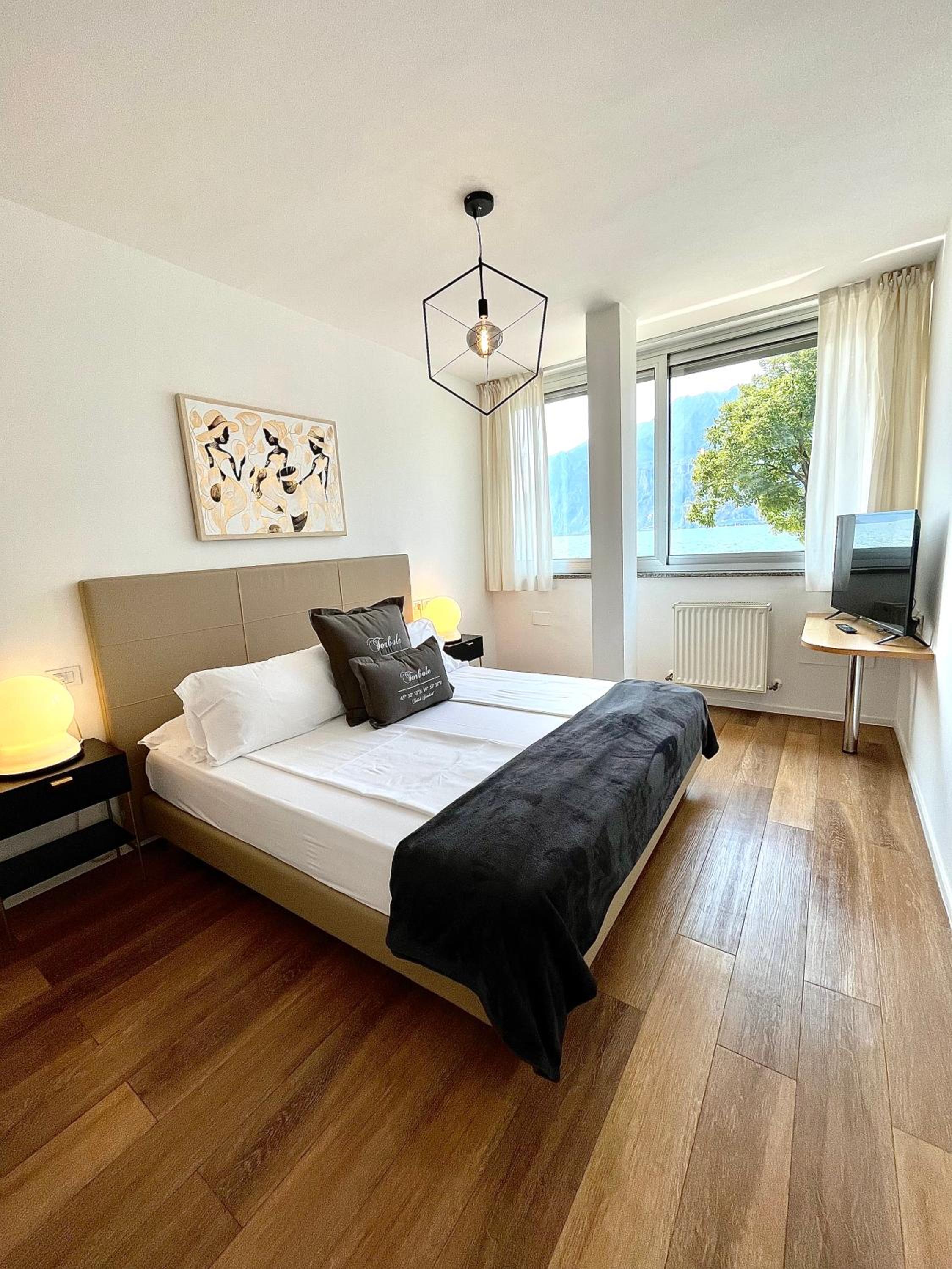 Two-Bedroom Apartment - Photo 9