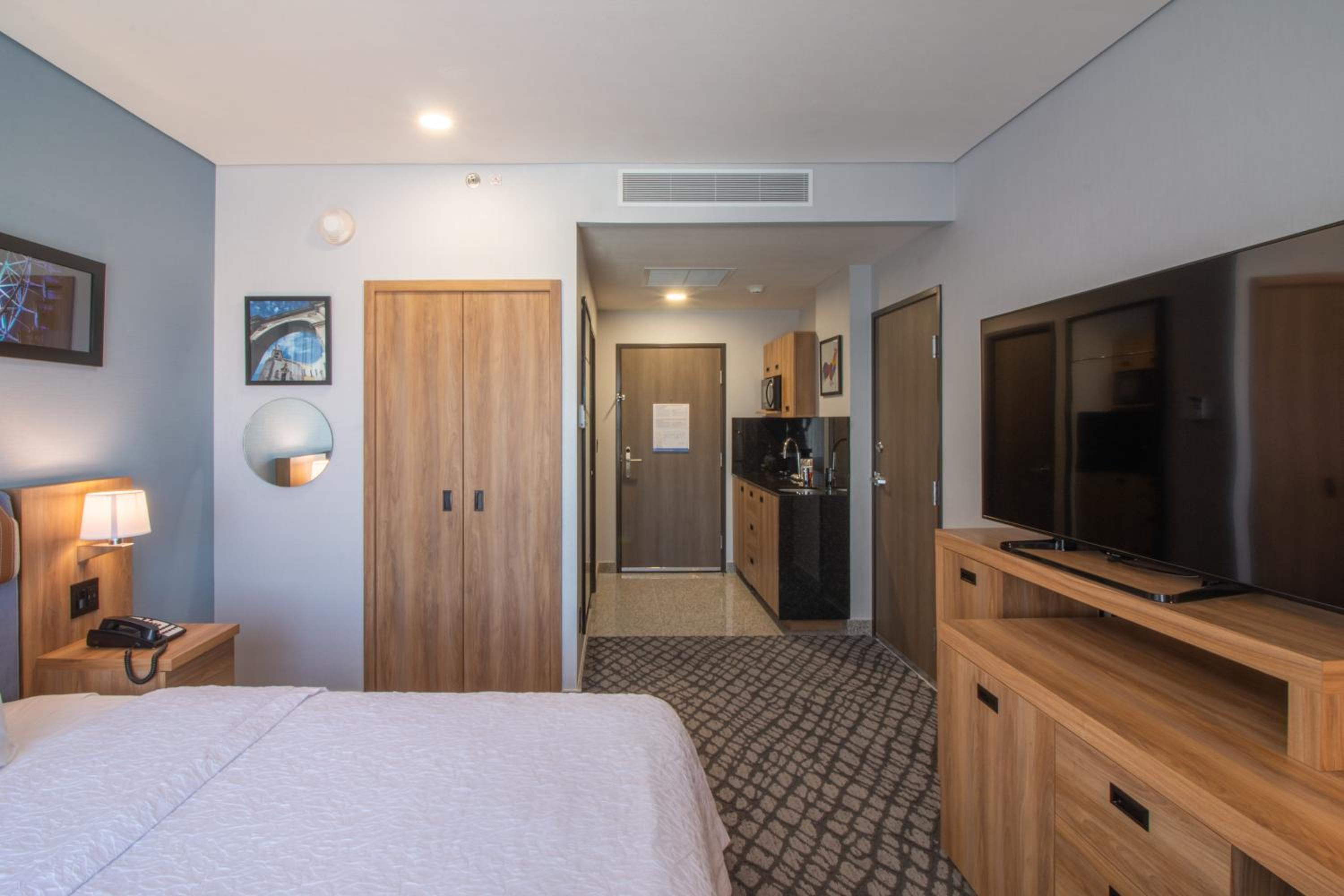King Room - Non-Smoking - Photo 1