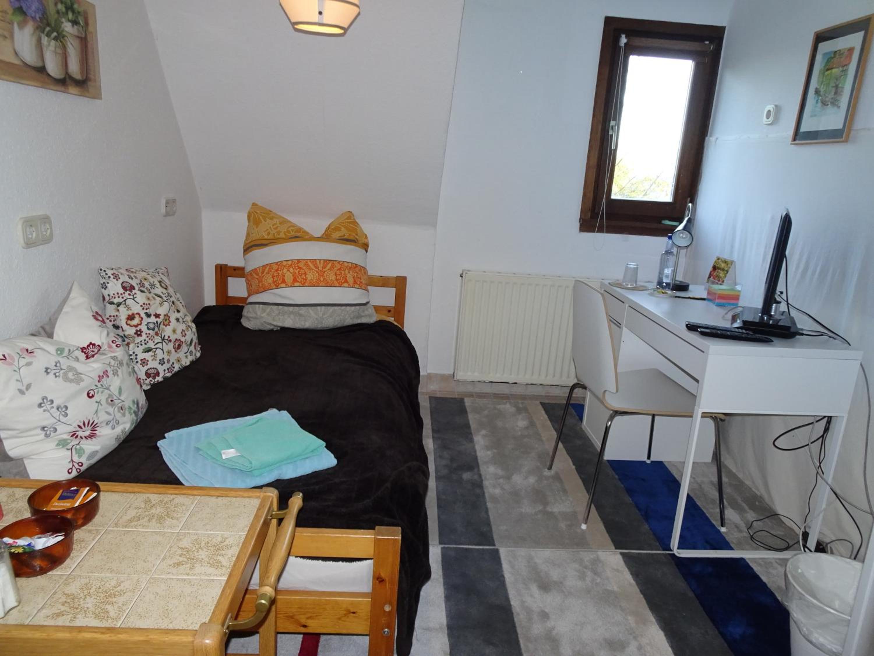 Small Single Room photo 1