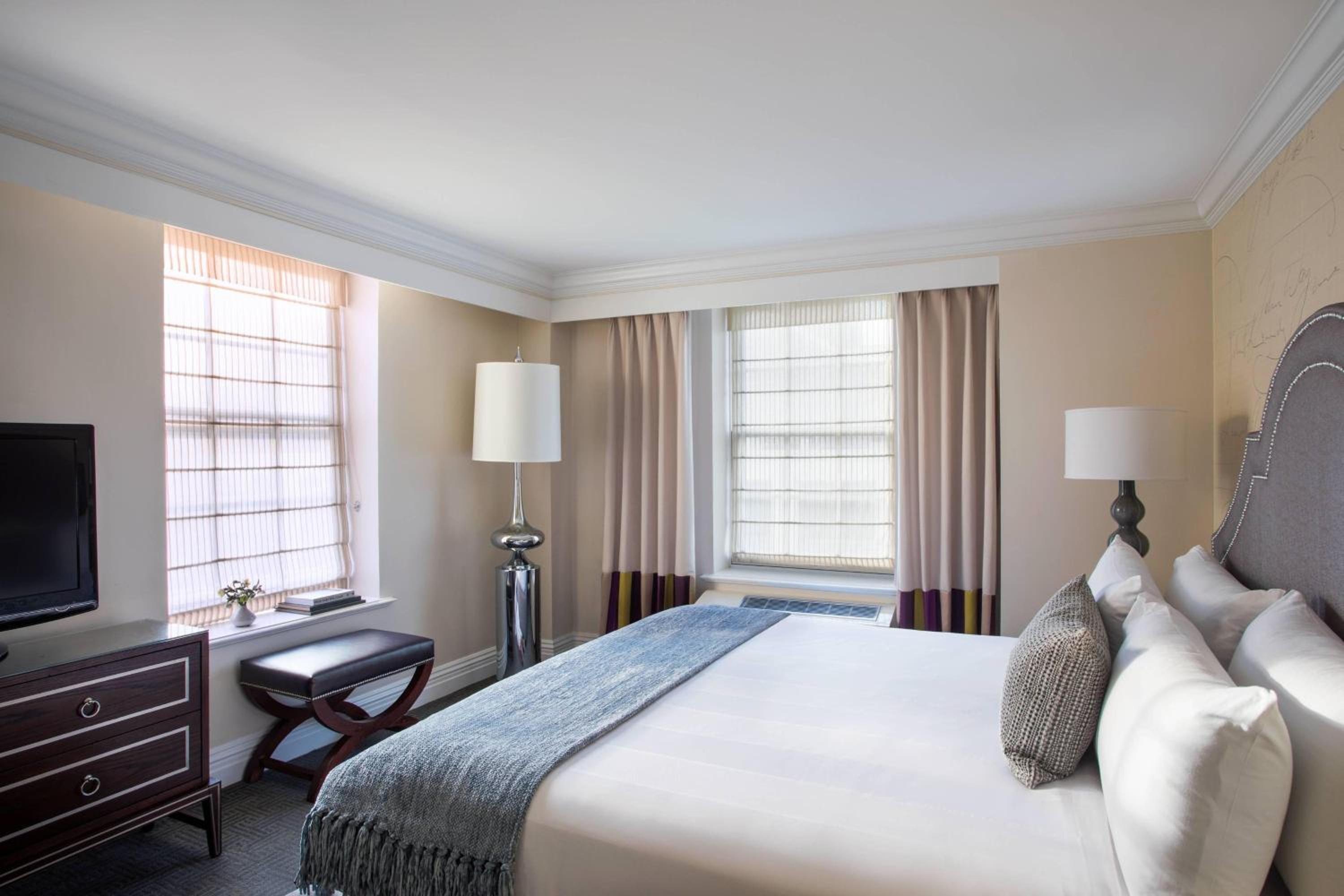 One Bedroom Suite, 1 Bedroom Suite, 1 King - Photo 4