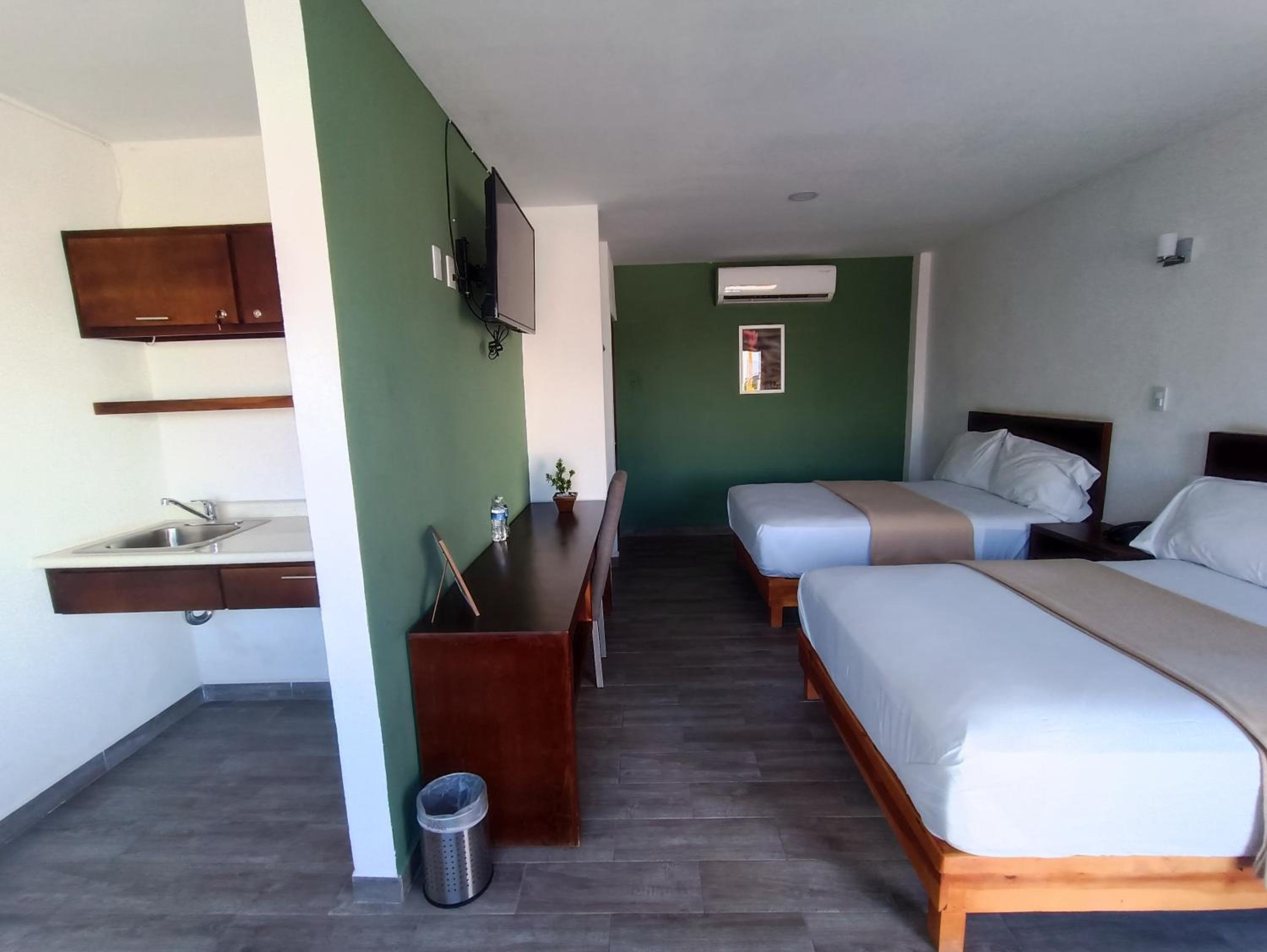 Double Room with Two Double Beds - Photo 4
