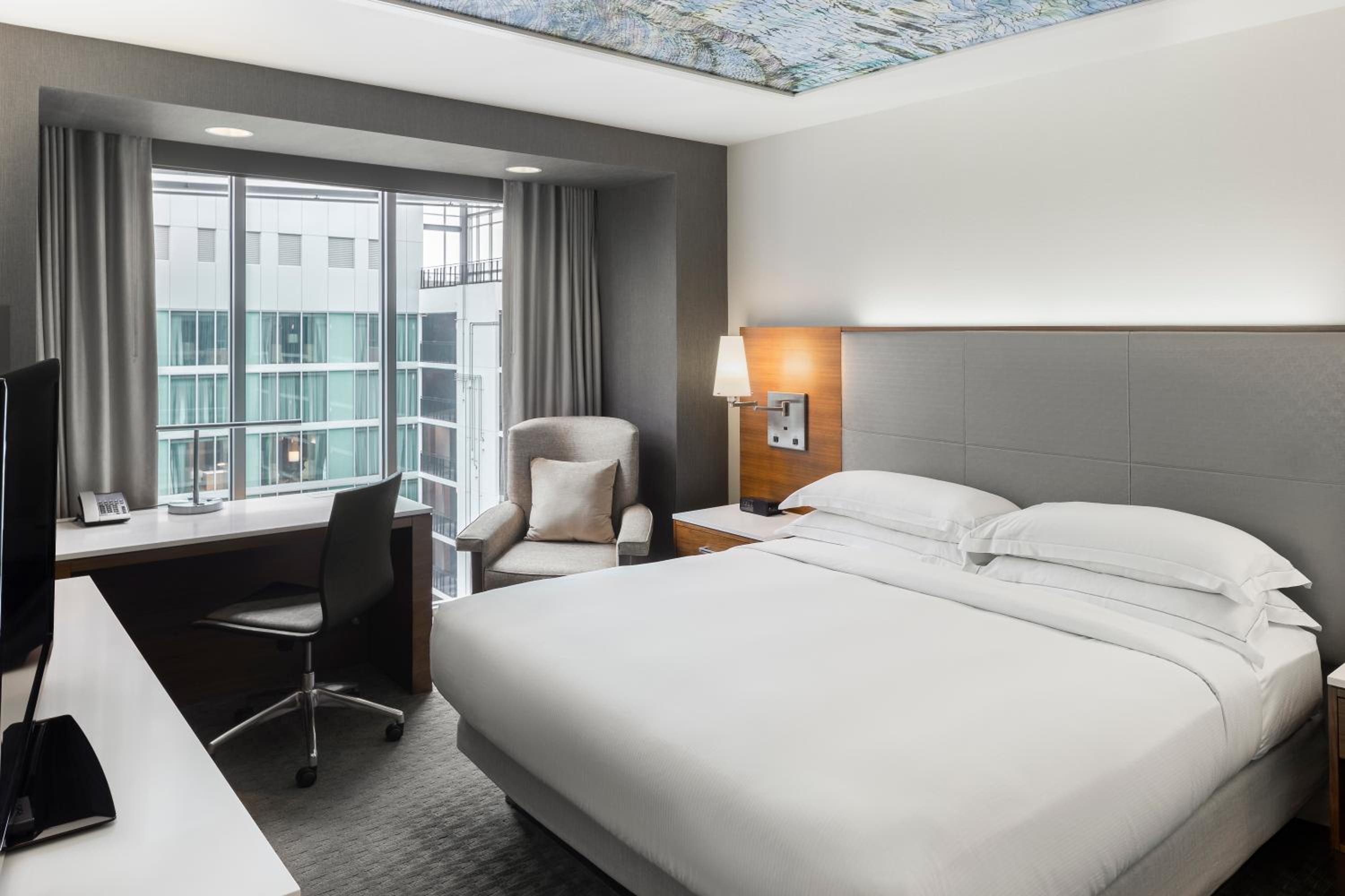 King Room - Mobility/Hearing Accessible with Shower at Hilton Columbus Downtown in Columbus