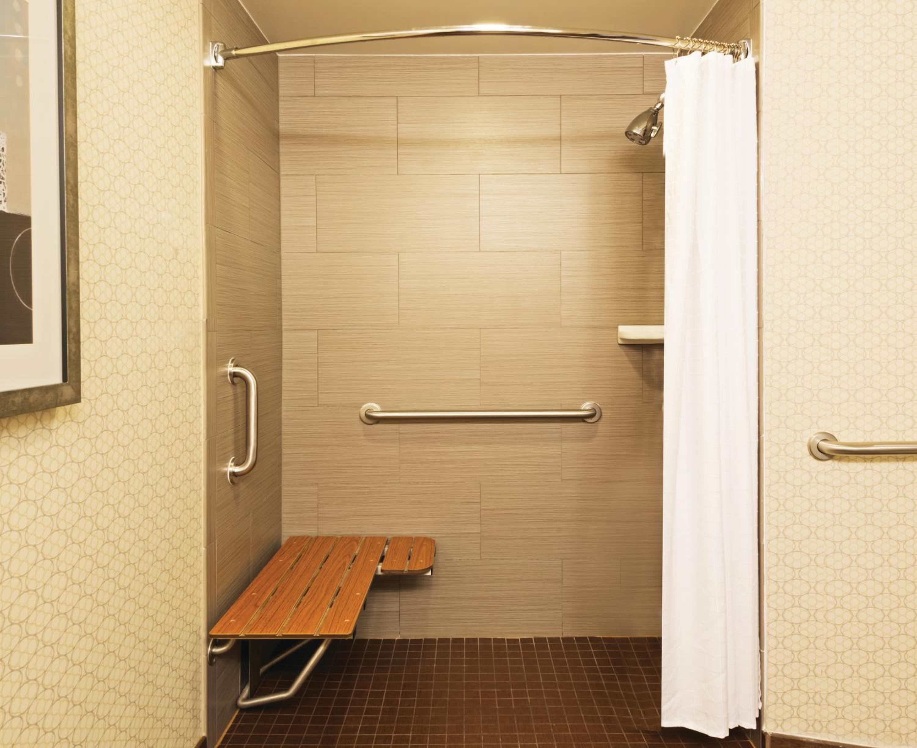 King Suite - Disability Access/Non-Smoking - Photo 5