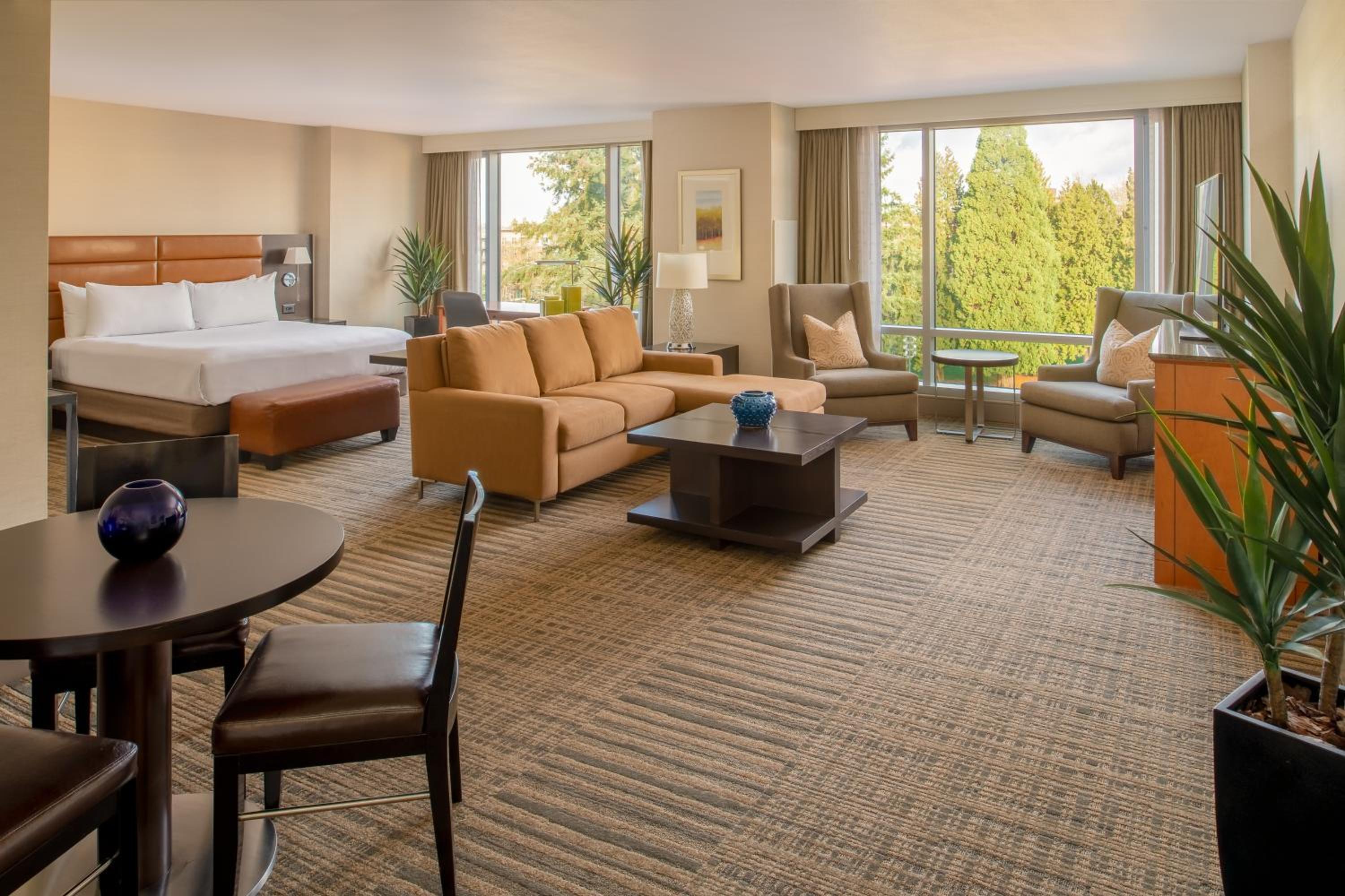 King Junior Suite with Park View - Photo 4