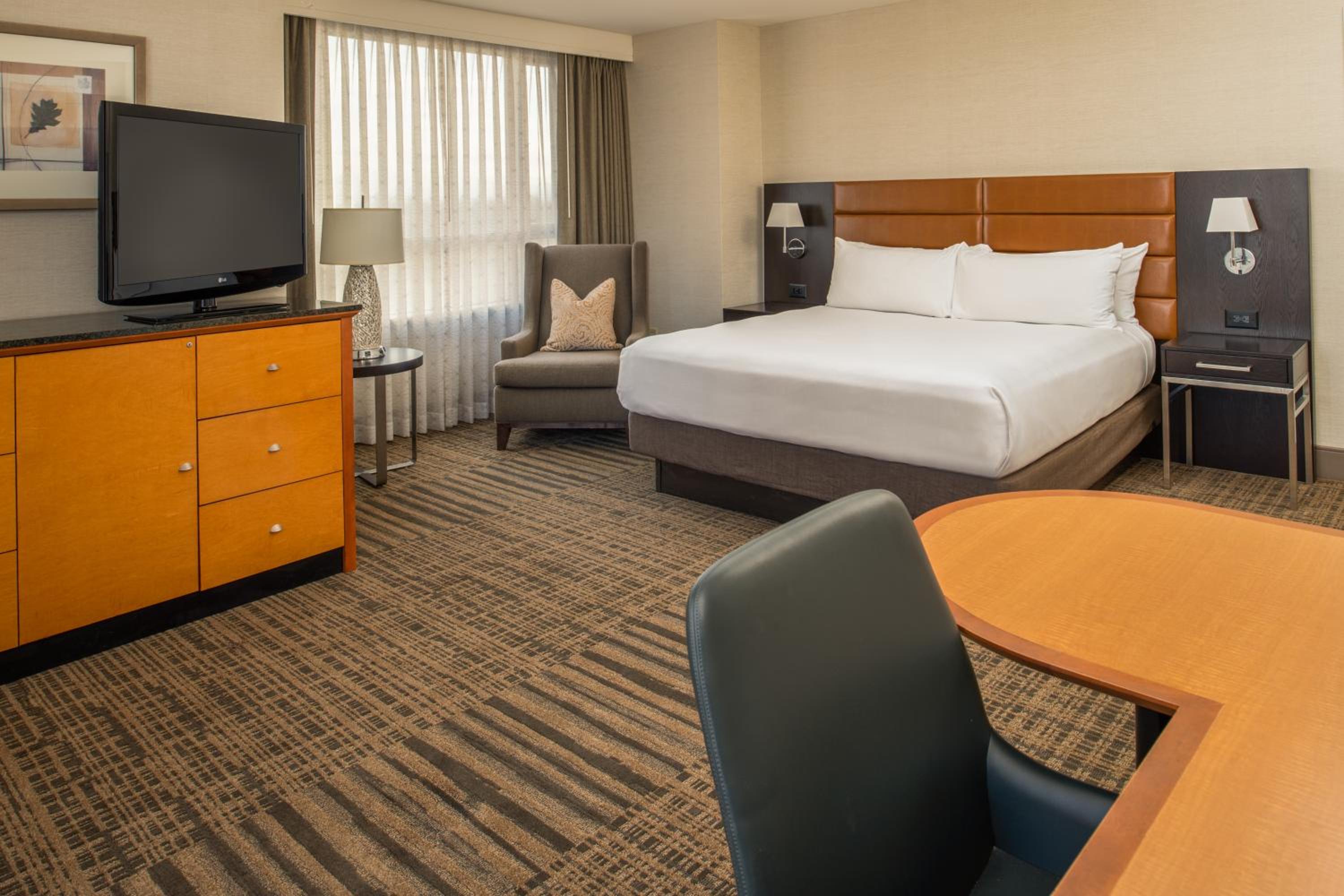 Corner Junior King Suite - Photo 1