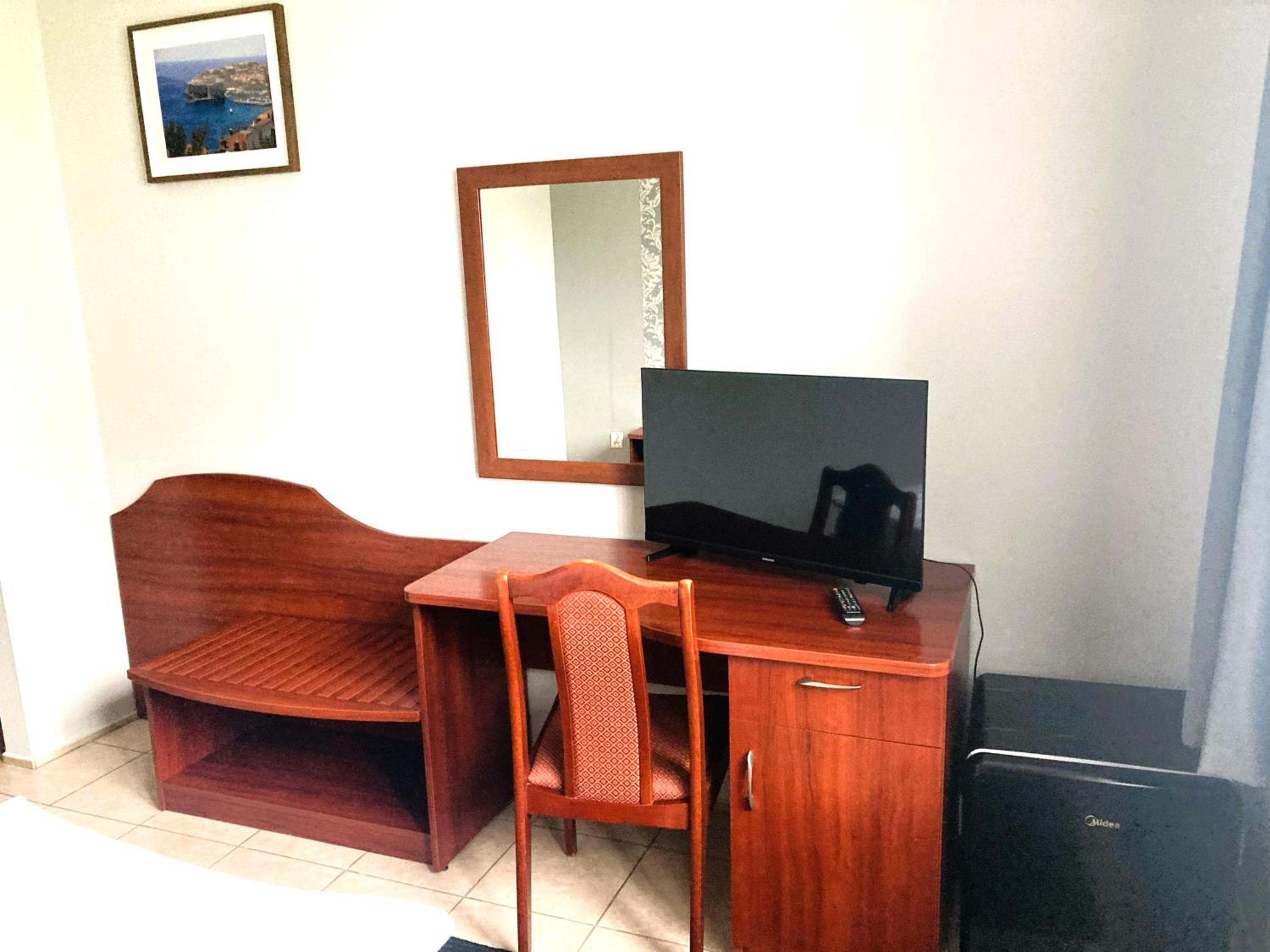 Small Single Room photo 3