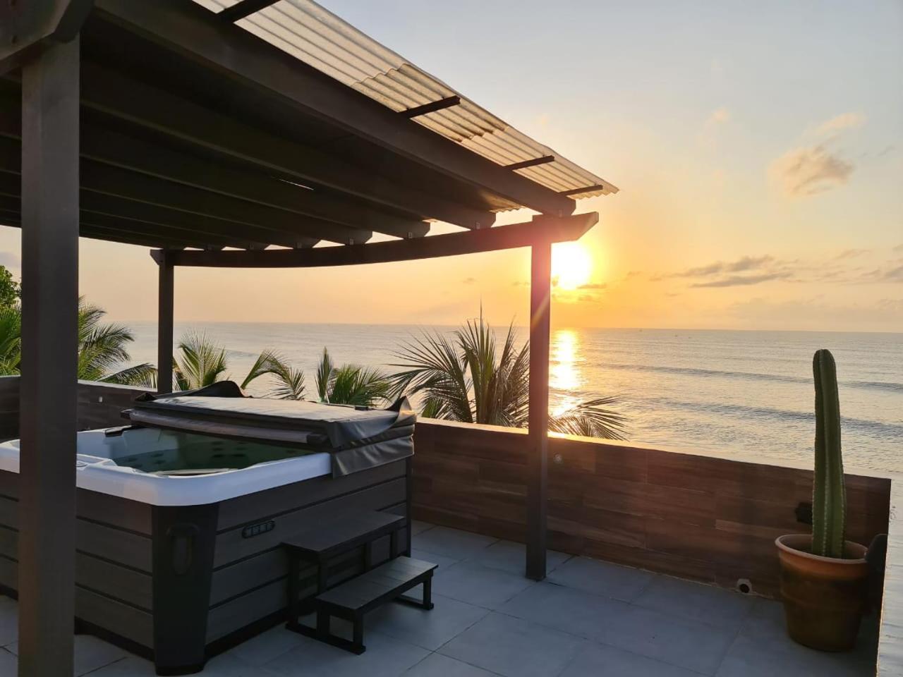 Three-Bedroom Villa photo 2