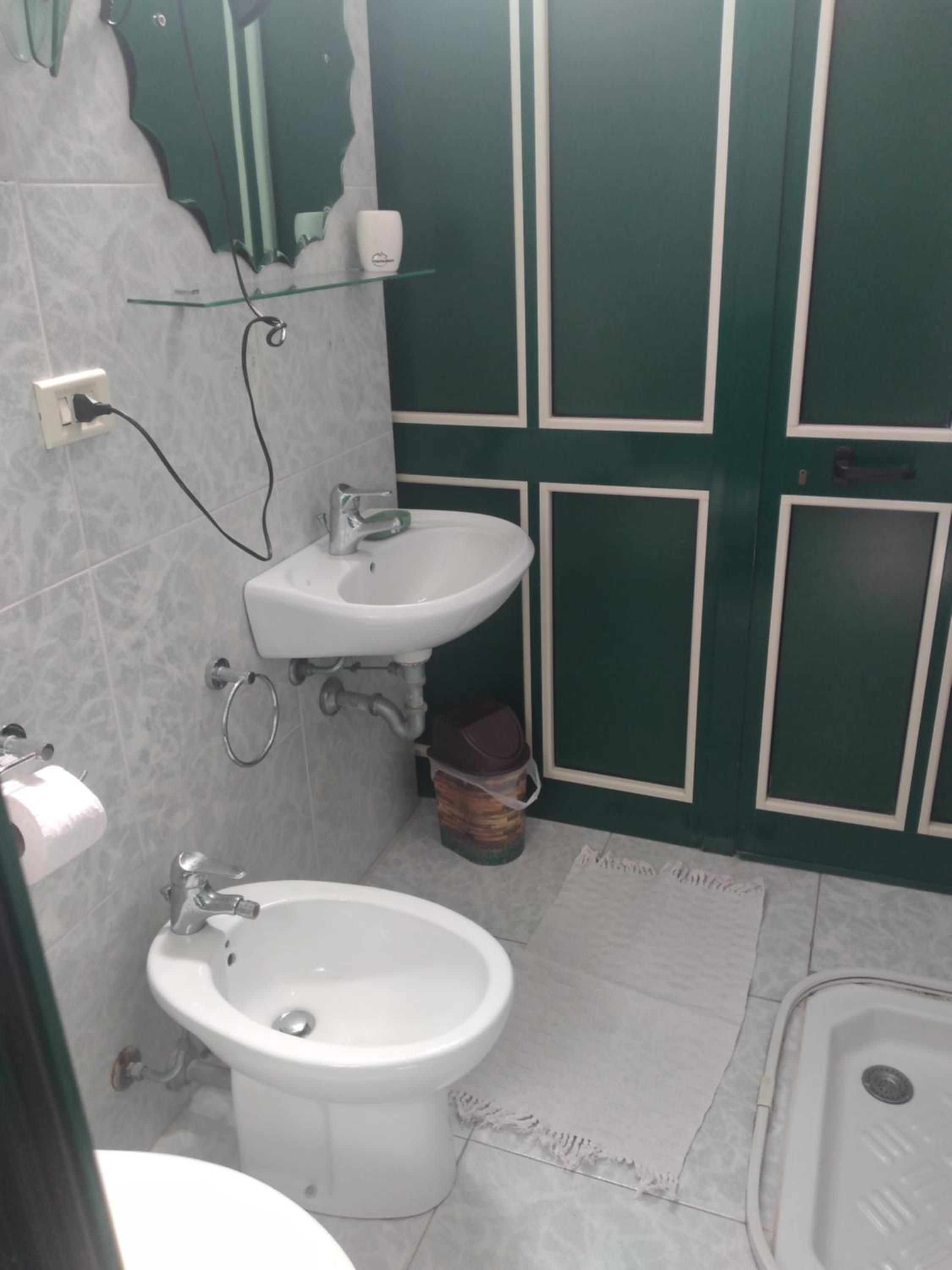 Quadruple Room with Private Bathroom - Photo 13