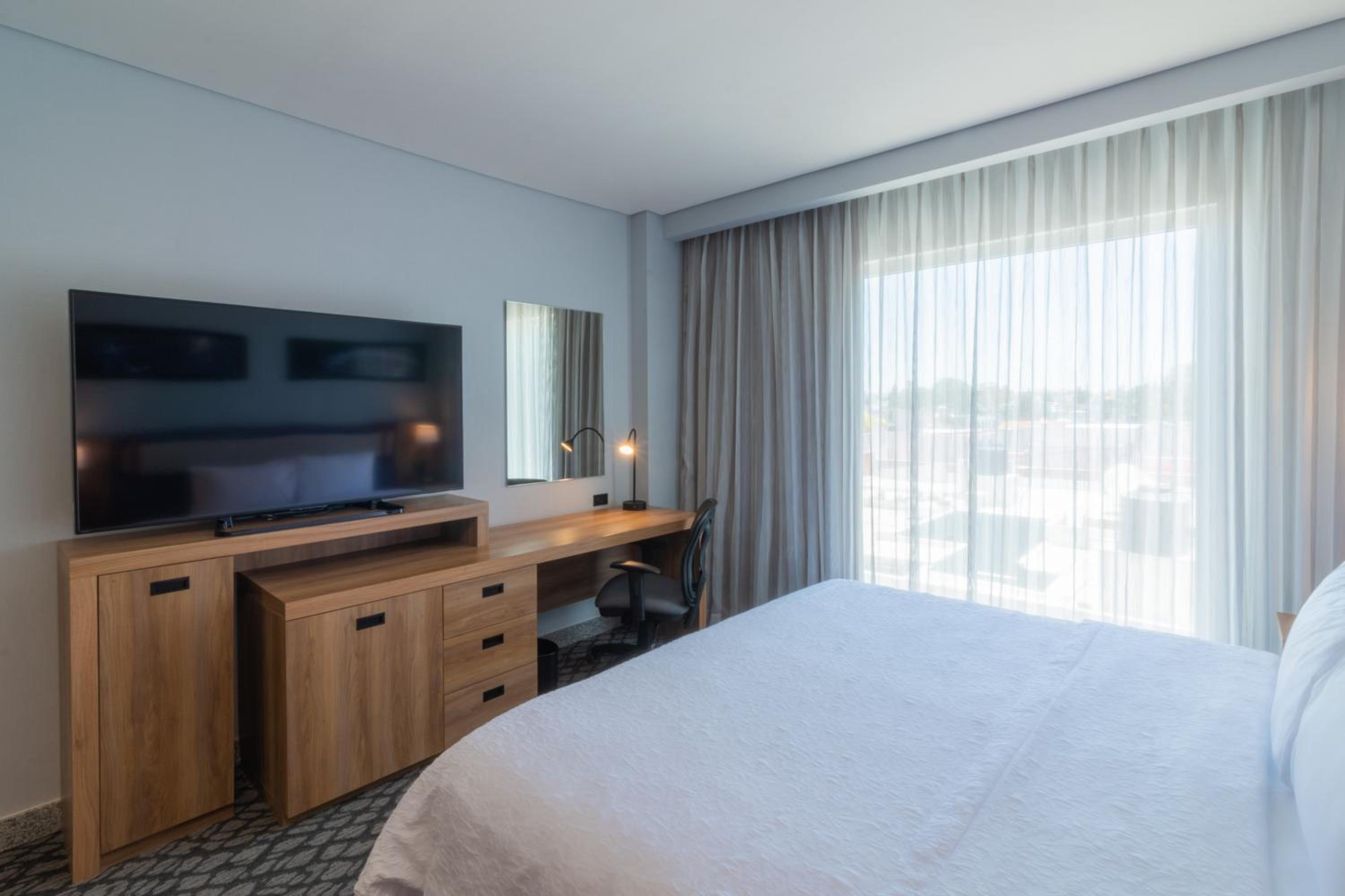 King Room - Non-Smoking - Photo 2