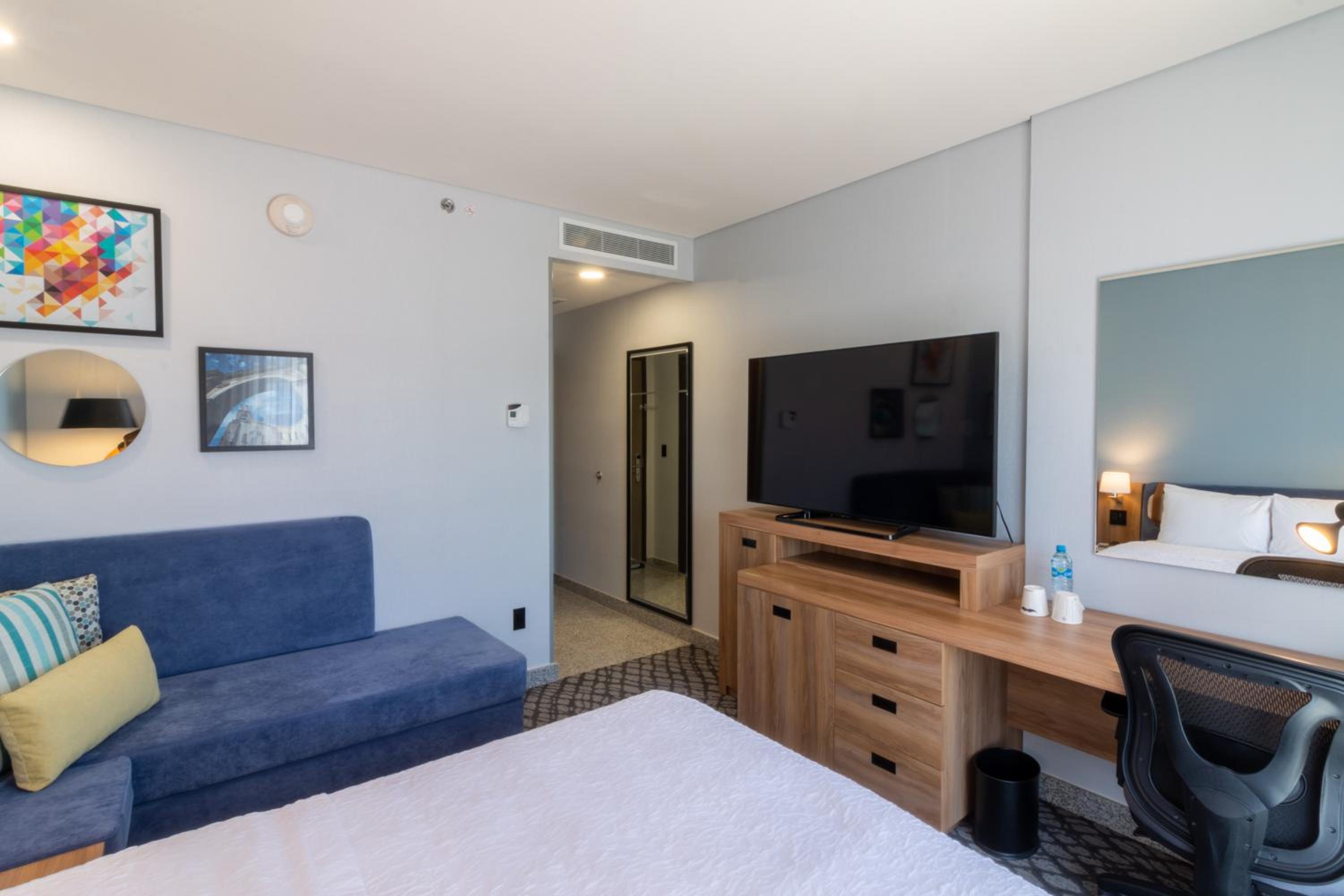 Queen Room - Non-Smoking - Photo 3