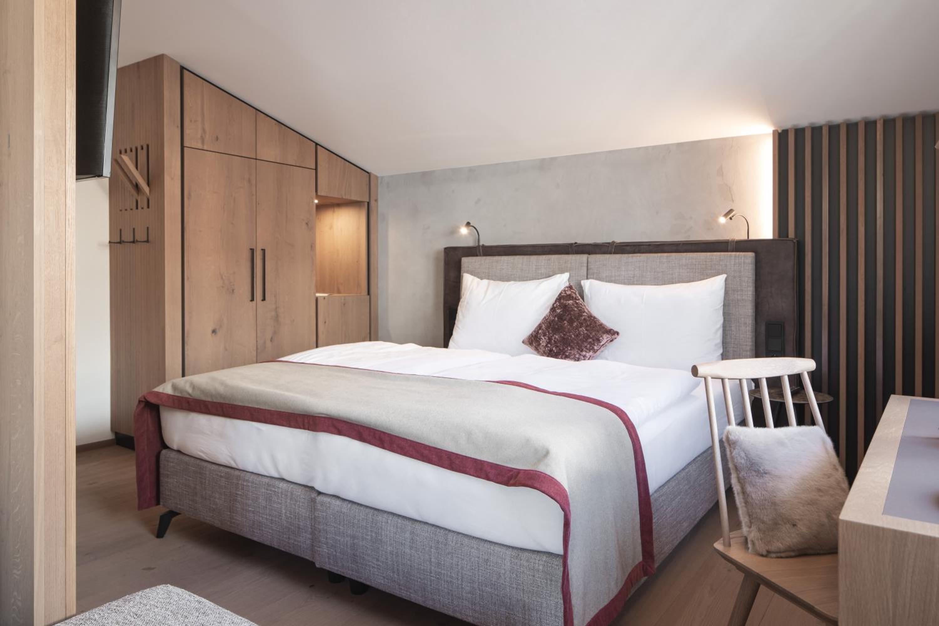 Deluxe Double Room with Balcony photo 2