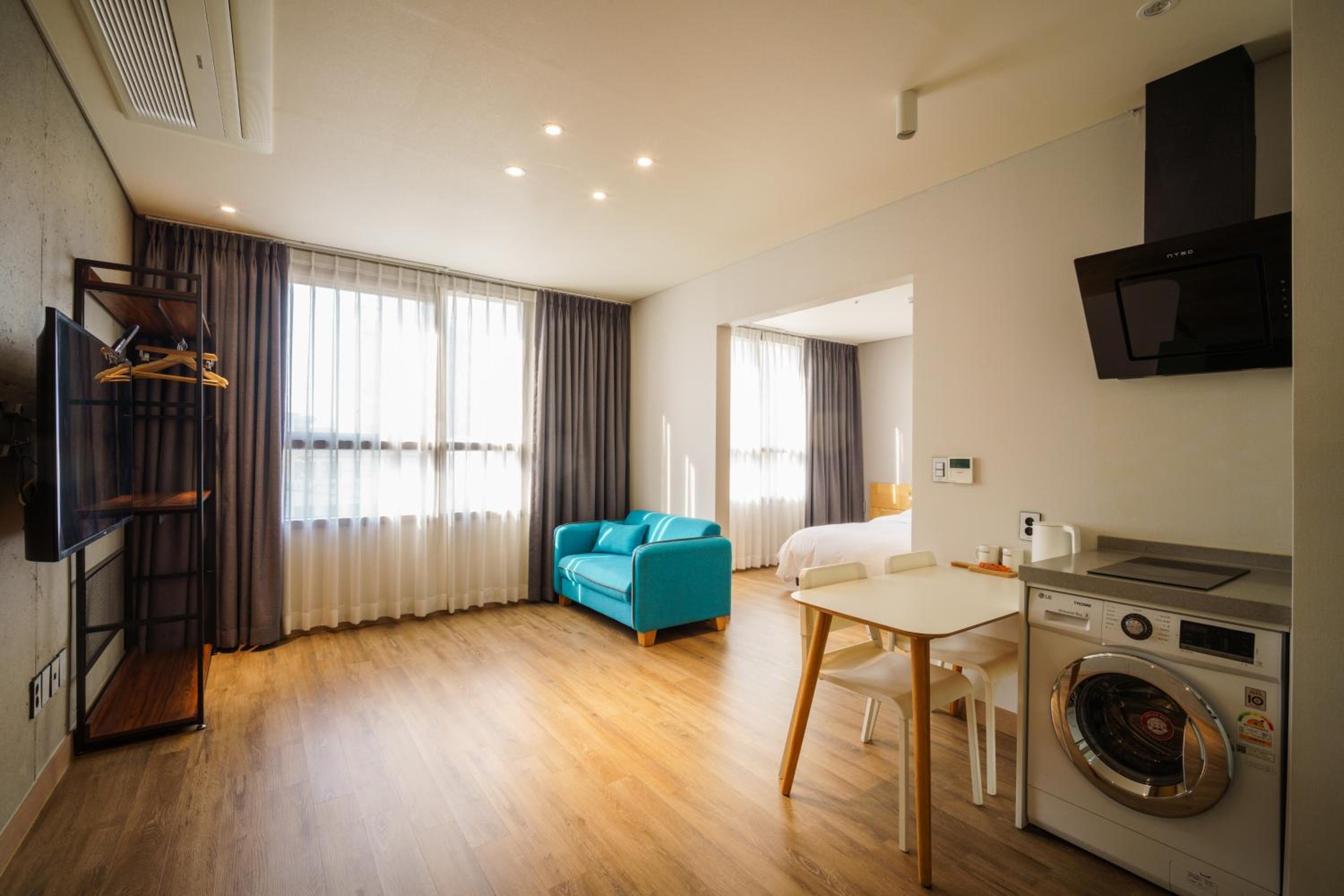 Deluxe Suite - Photo 1