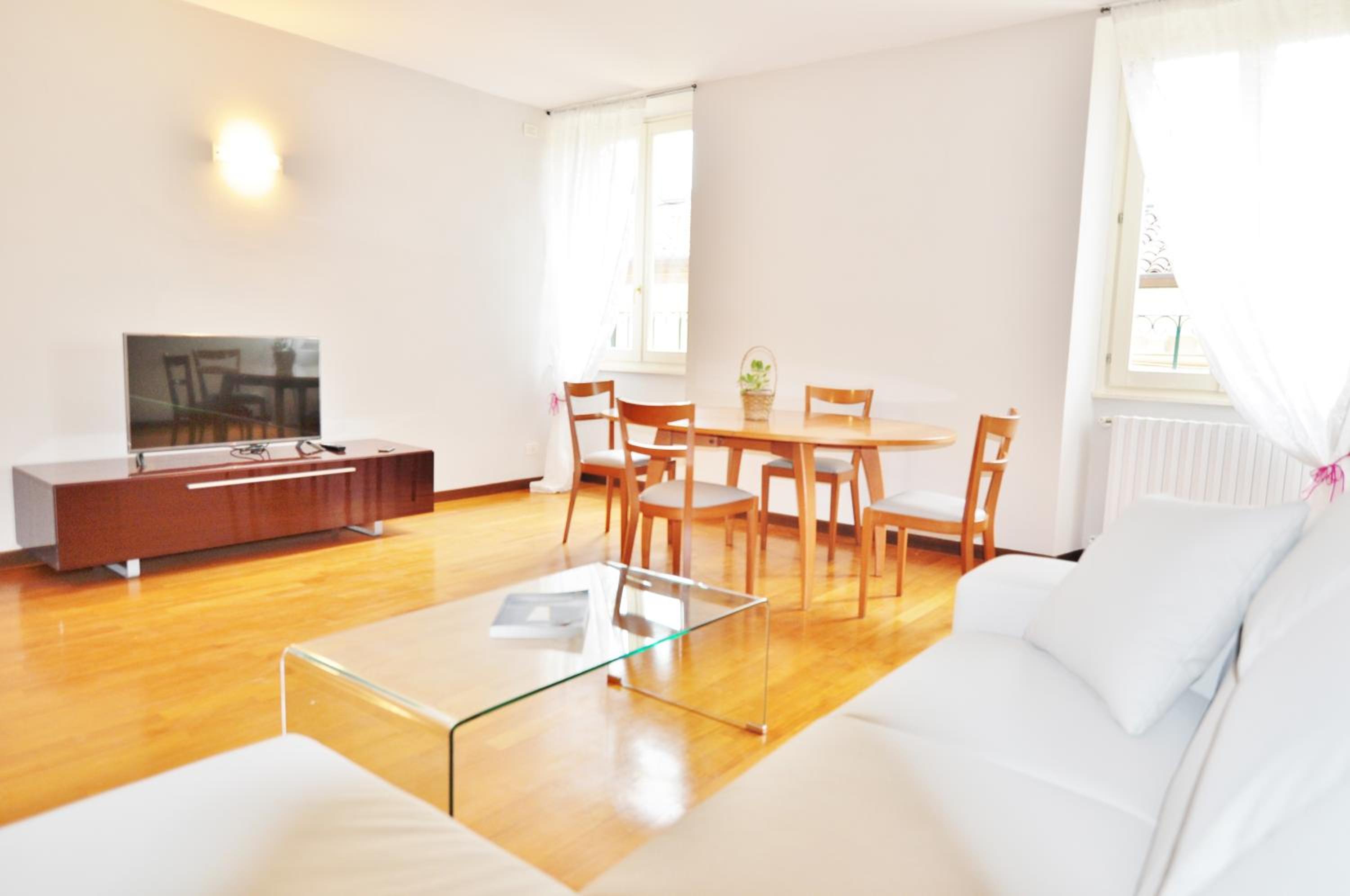 Large Two-Bedroom Apartment - Separate Building photo 2