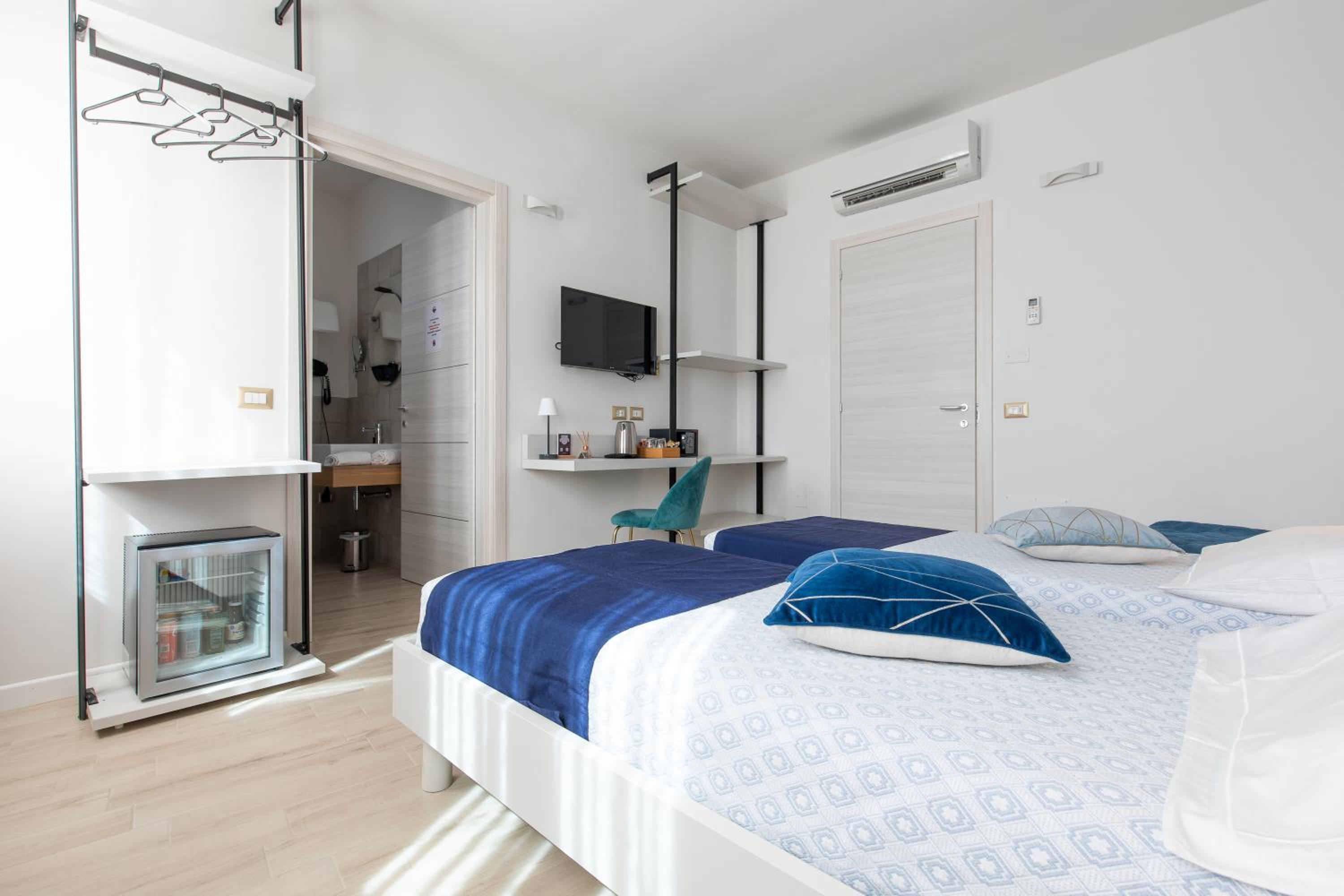 Double or Twin Room - Photo 2