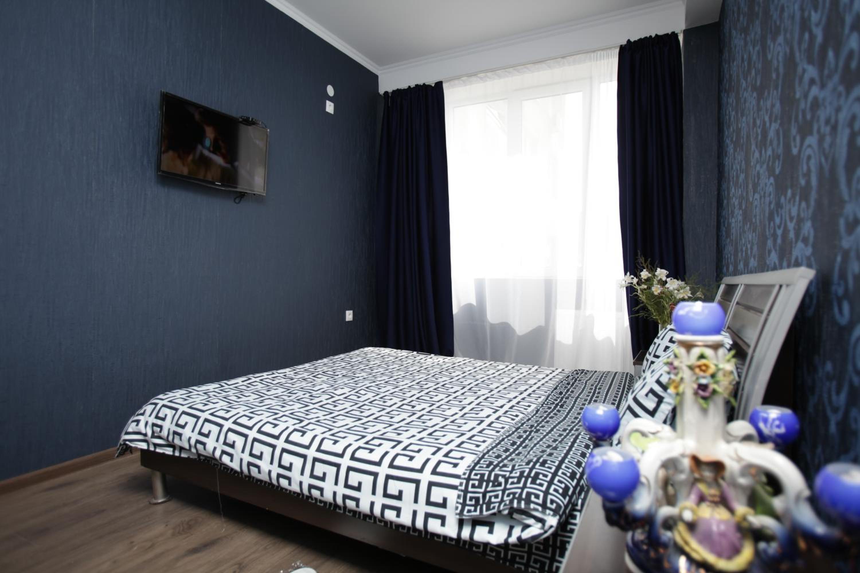 Apartment with Balcony - Photo 14