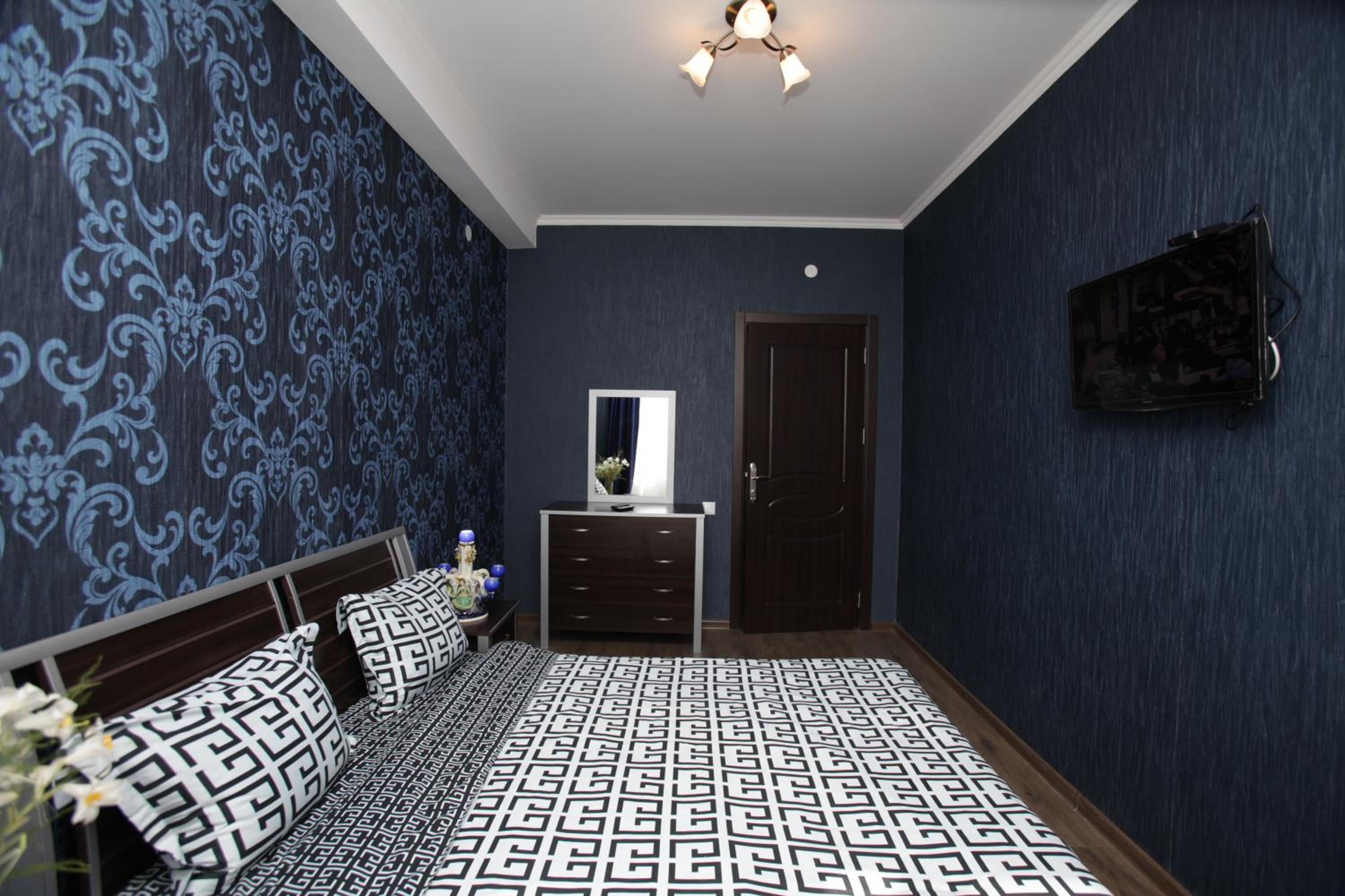 Apartment with Balcony - Photo 2