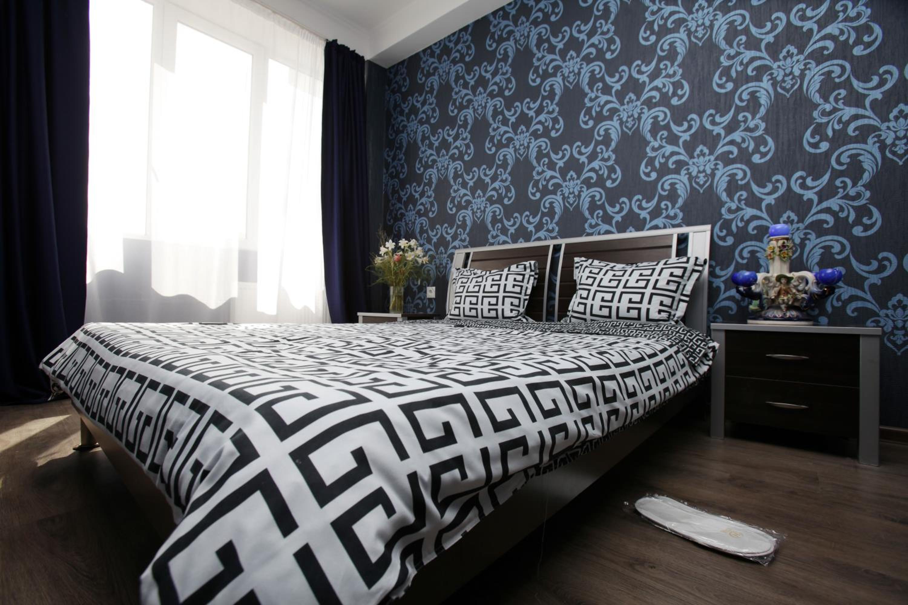 Apartment with Balcony - Photo 4