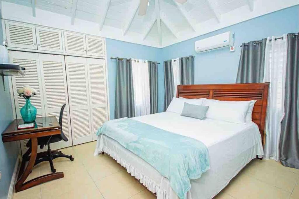 Three-Bedroom House photo 1