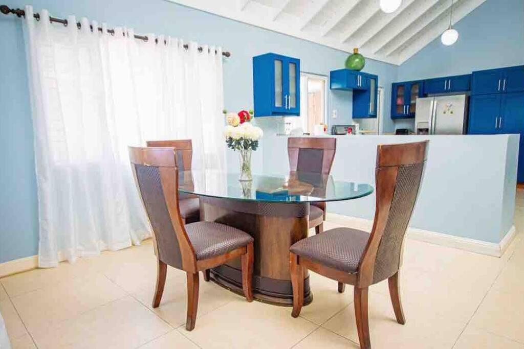 Three-Bedroom House photo 2