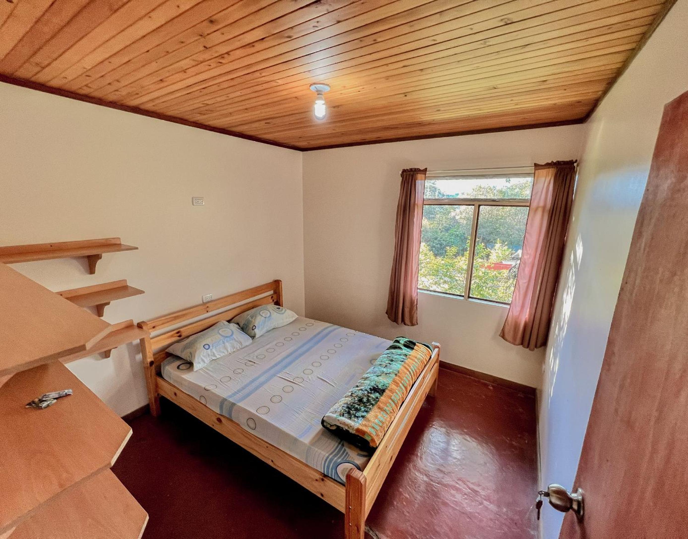 Double Room with Shared Bathroom photo 2