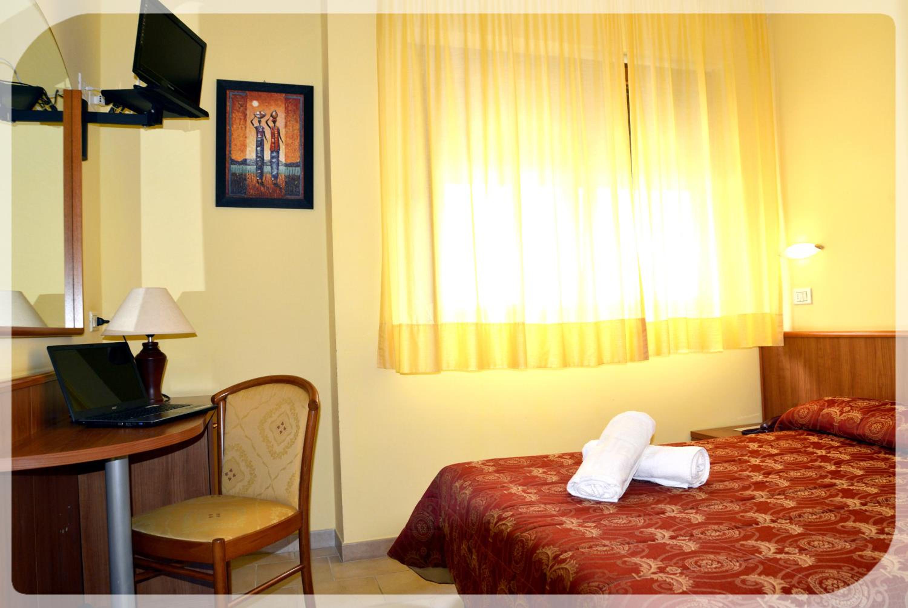 Economy Double Room photo 3