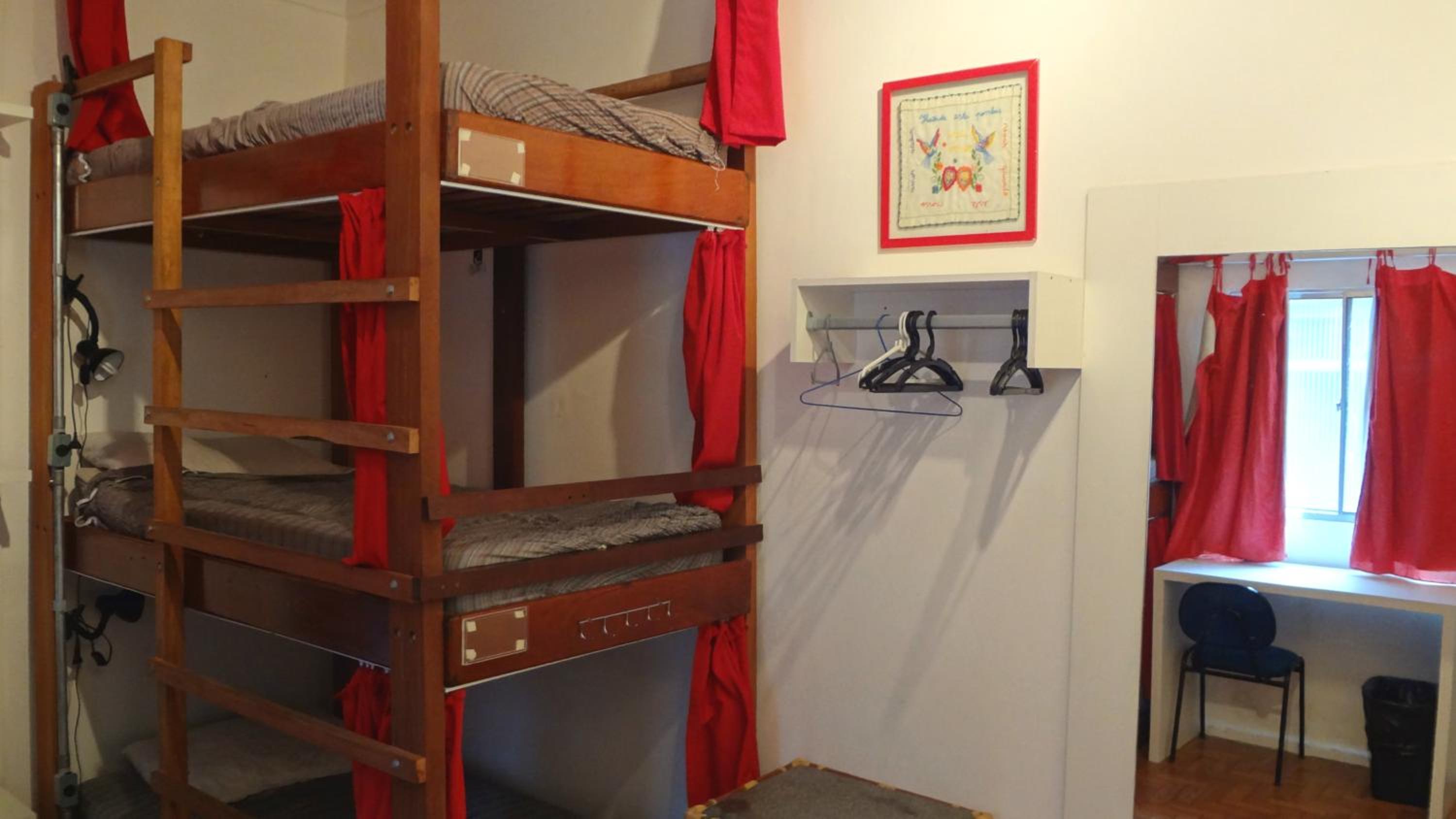 Bed in 6-Bed Mixed Dormitory Room photo 3