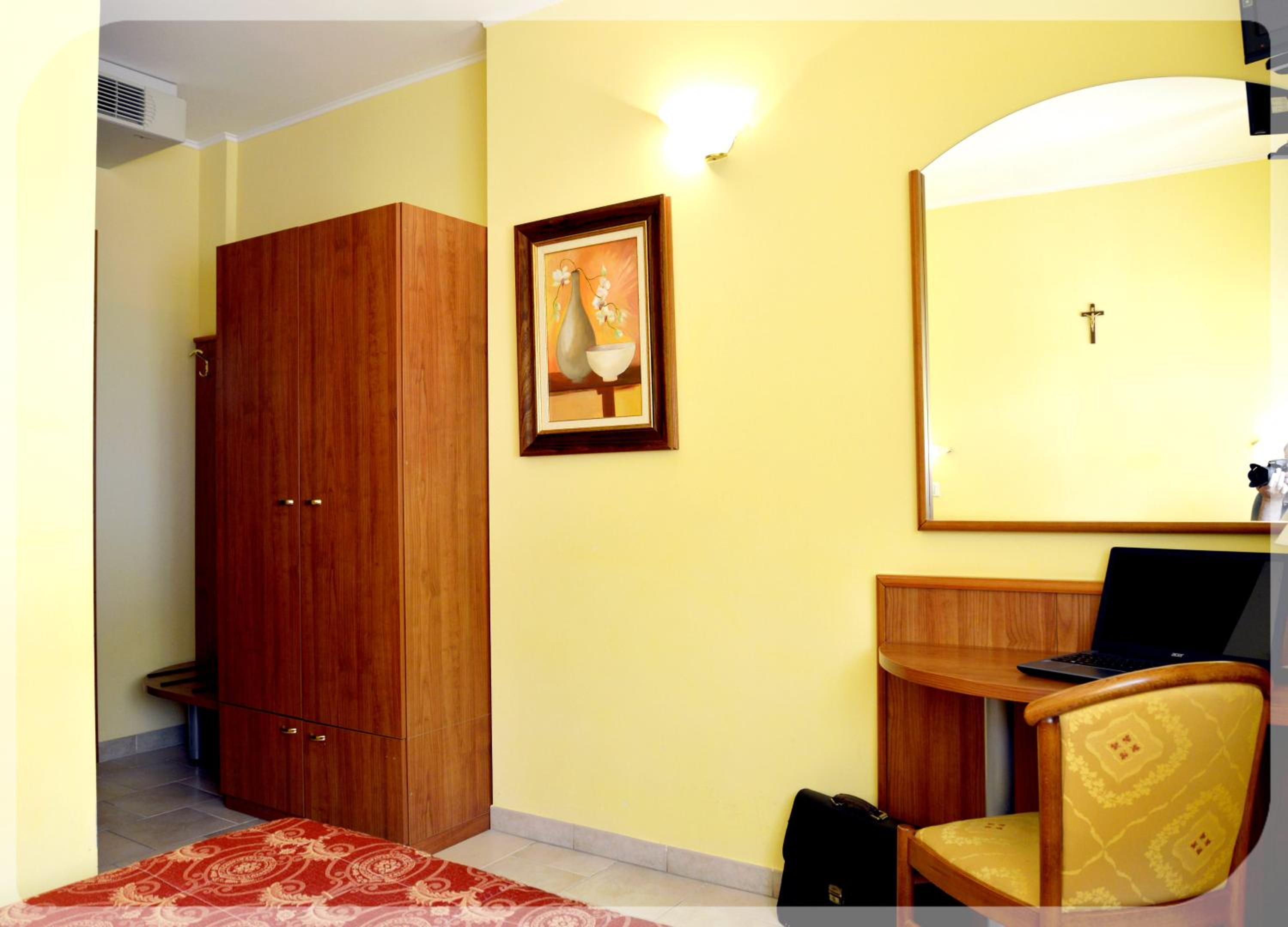 Economy Double Room photo 2