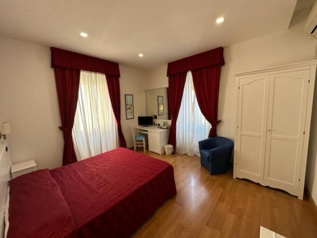 Standard Double or Twin Room photo 3