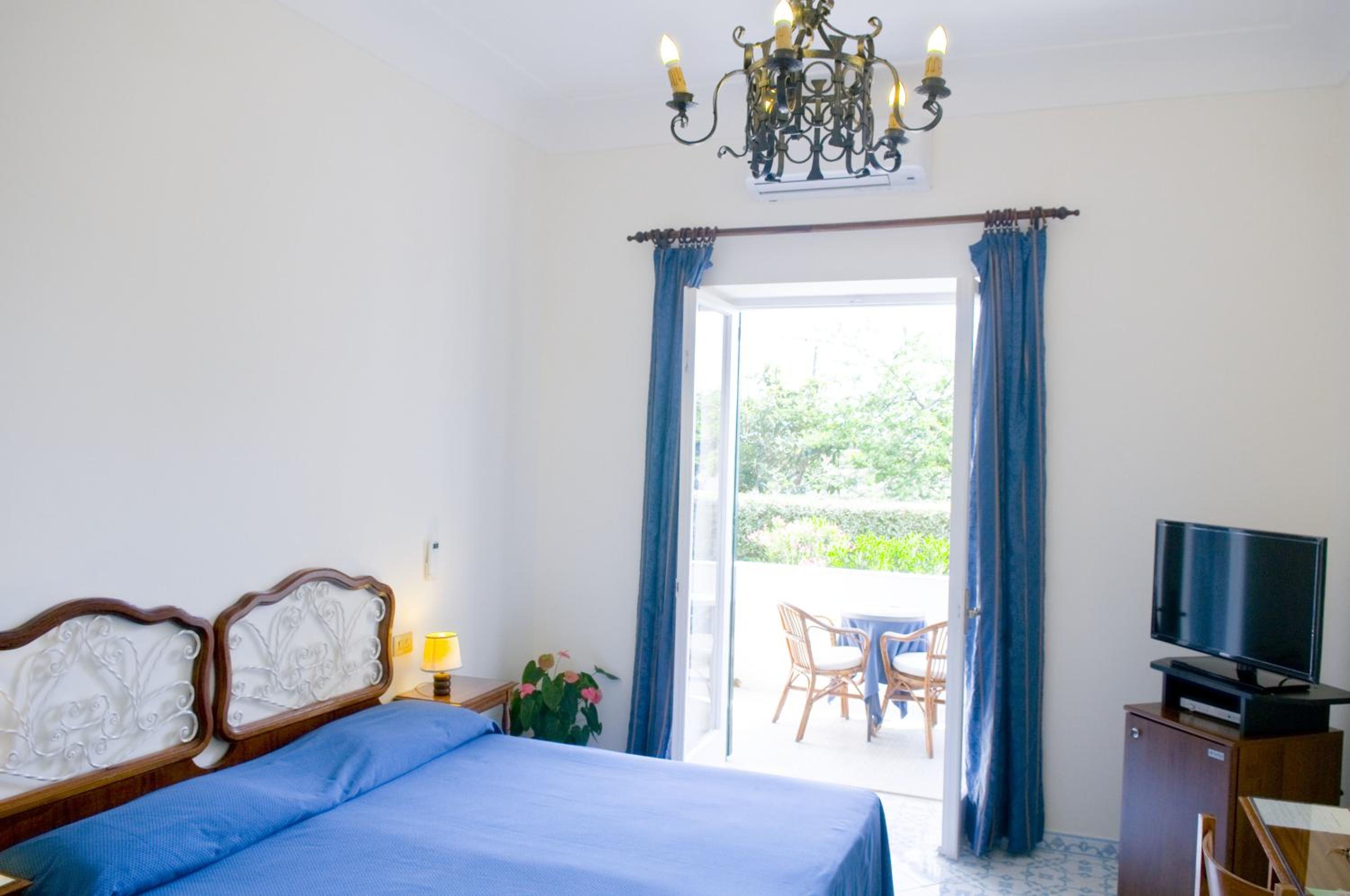 Quadruple Room with Garden View photo 2