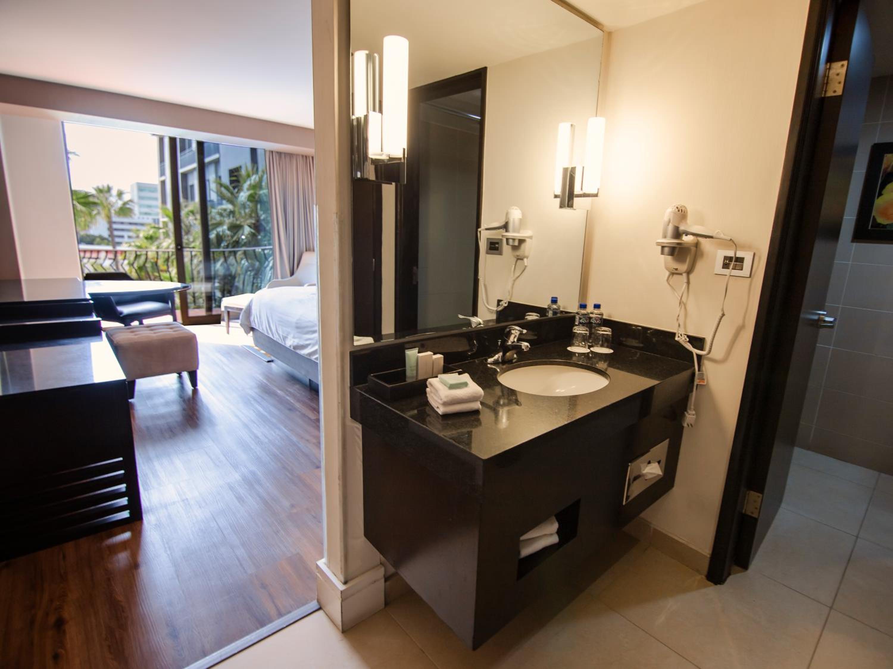 Deluxe King Room photo 2