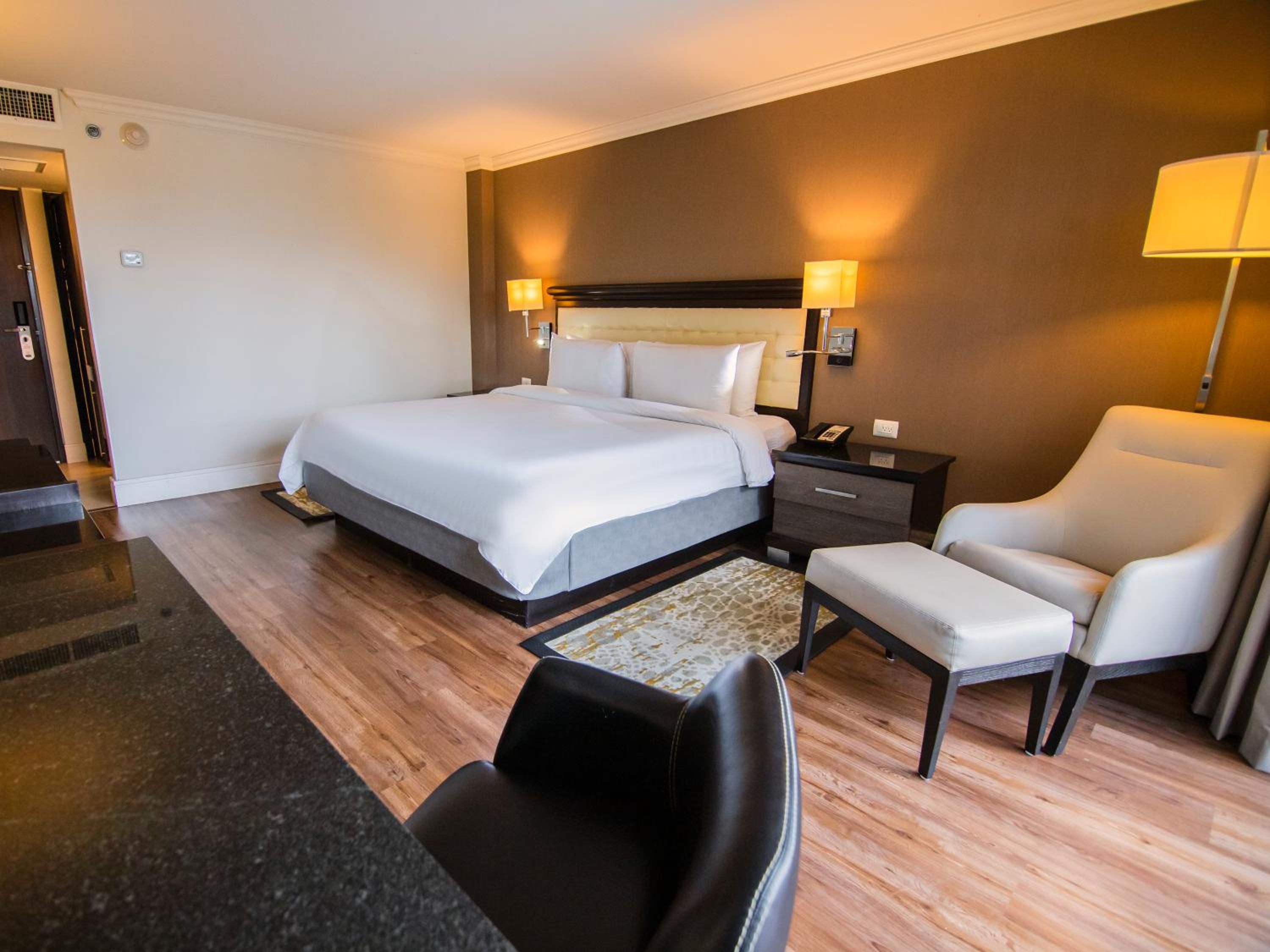 Executive King Room - Photo 3
