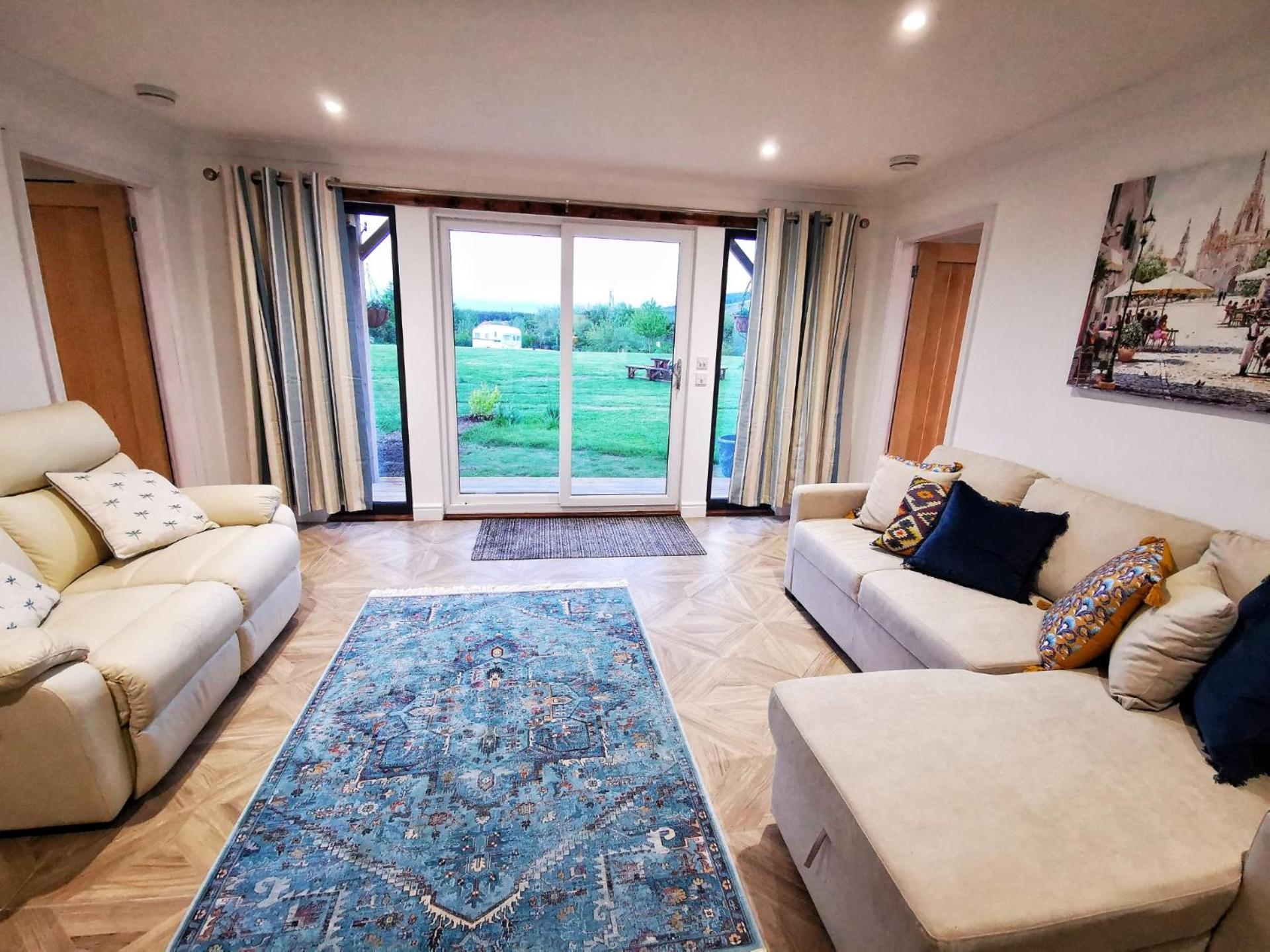 Family Room with Mountain View photo 3